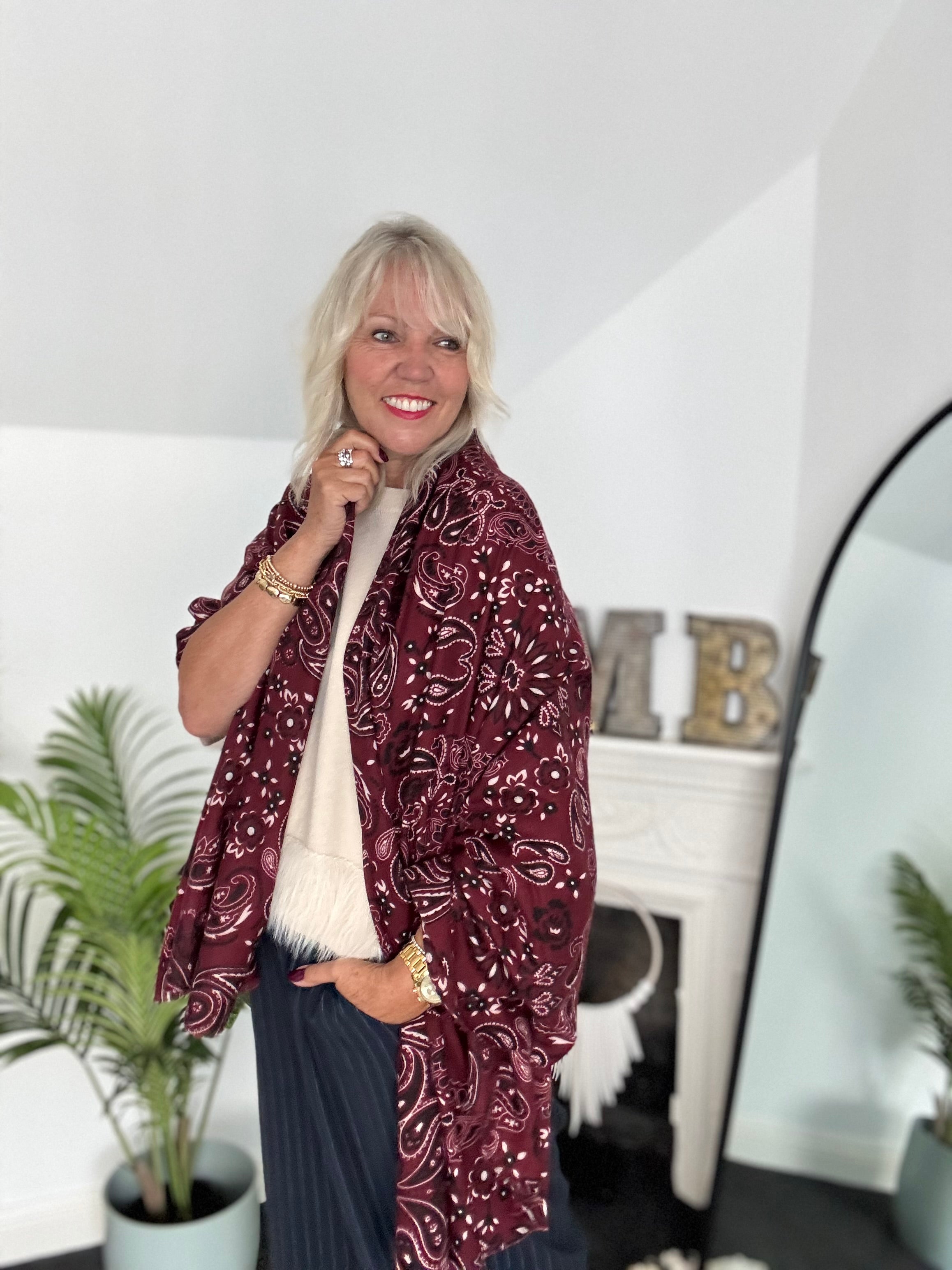 Cosy Paisley Scarf in Berry