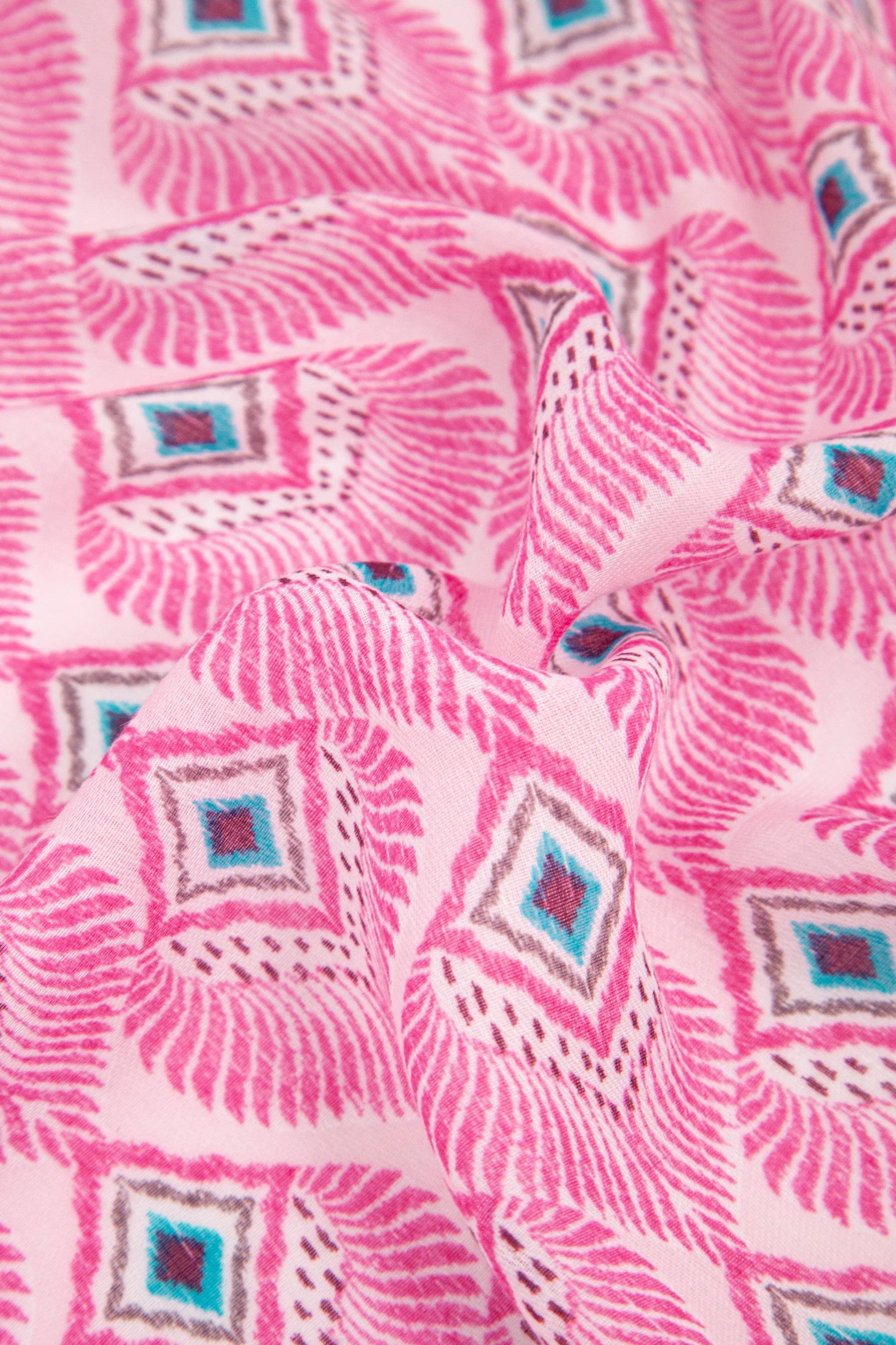 Diamond Pattern Scarf in Pink