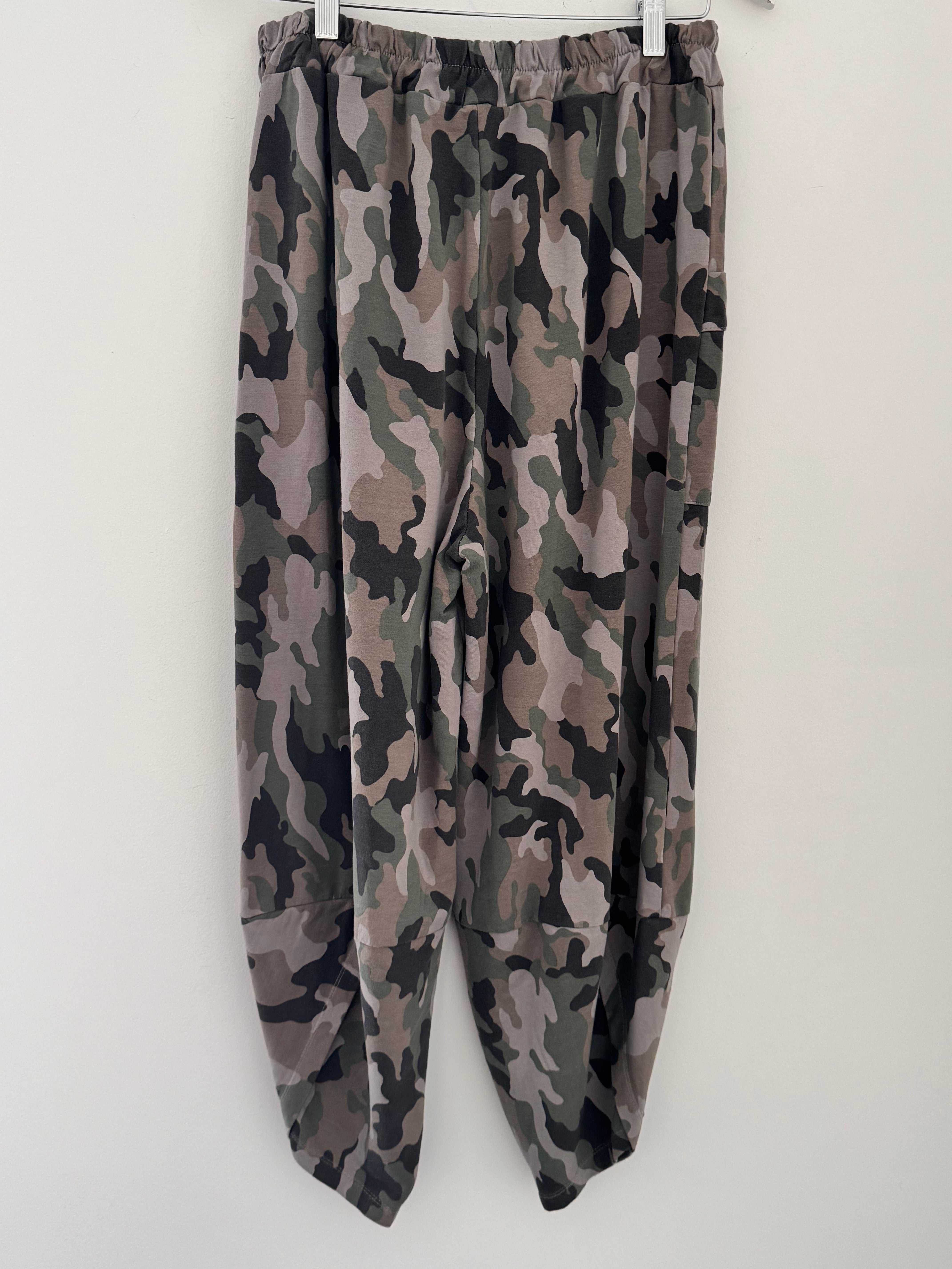 Barrel Cotton Jersey Trousers in Pale Mocha Camo
