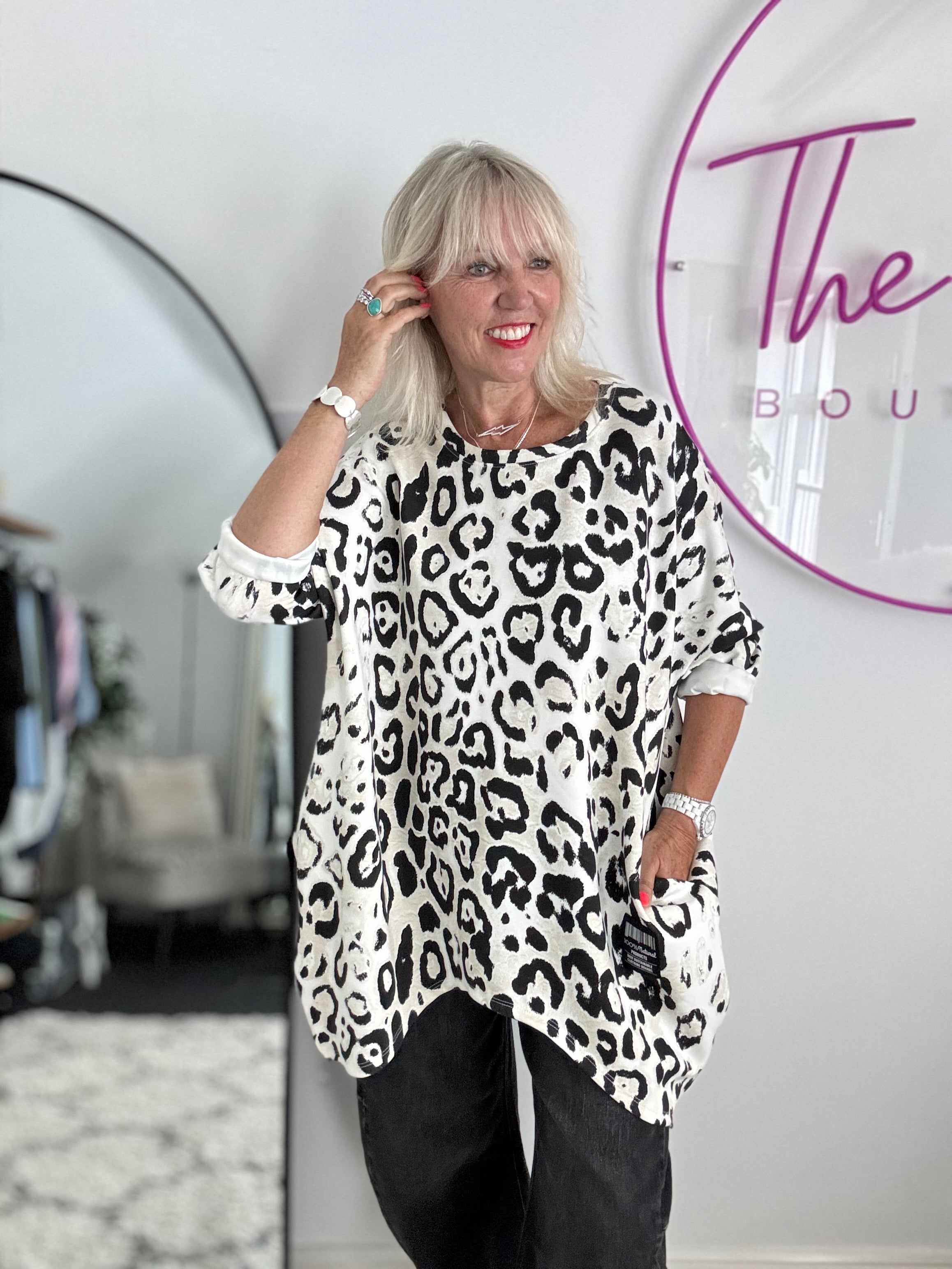 Oversized Sweatshirt in Snow Leopard