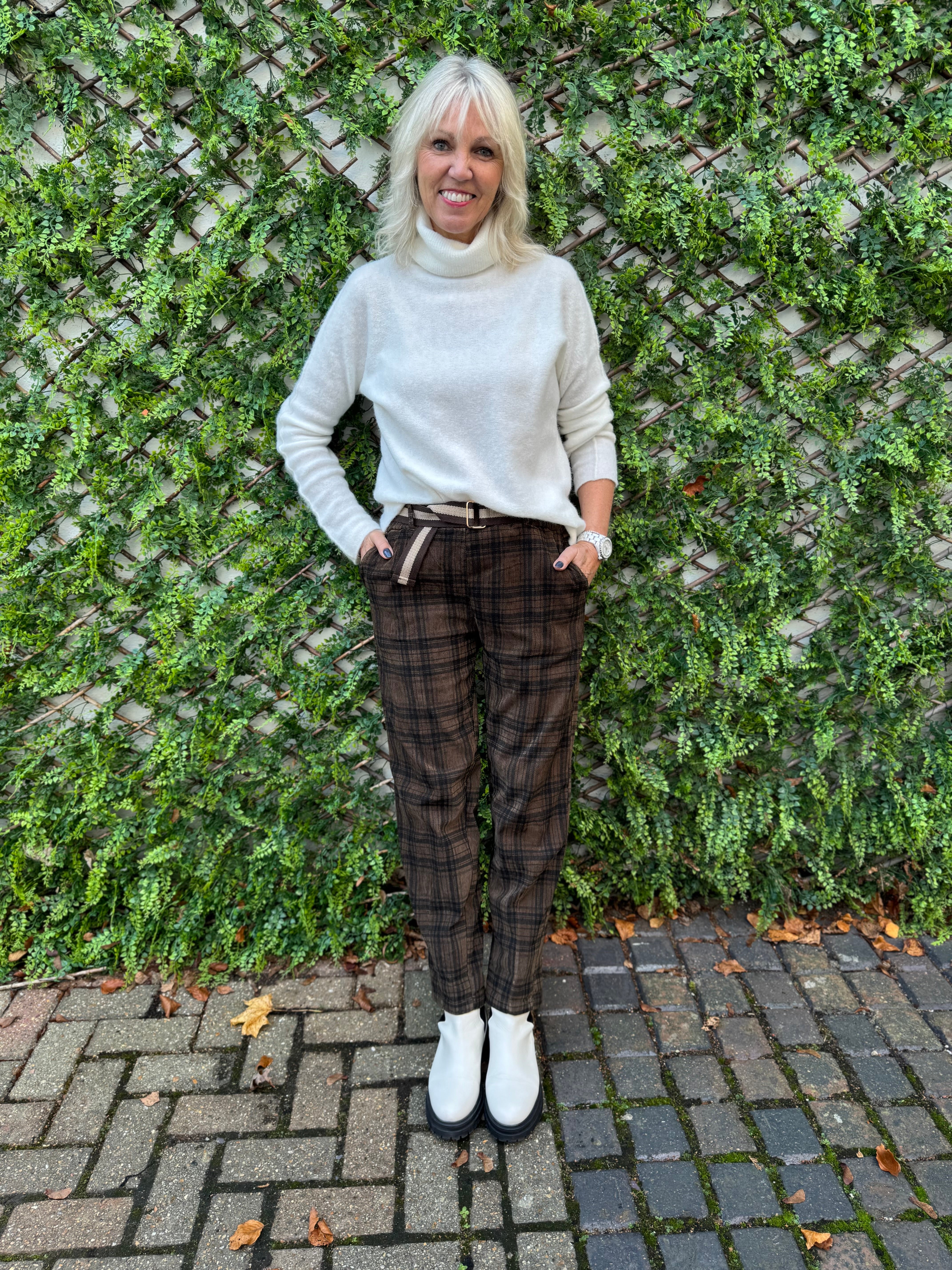 Fine Cord Check Trousers in Chocolate