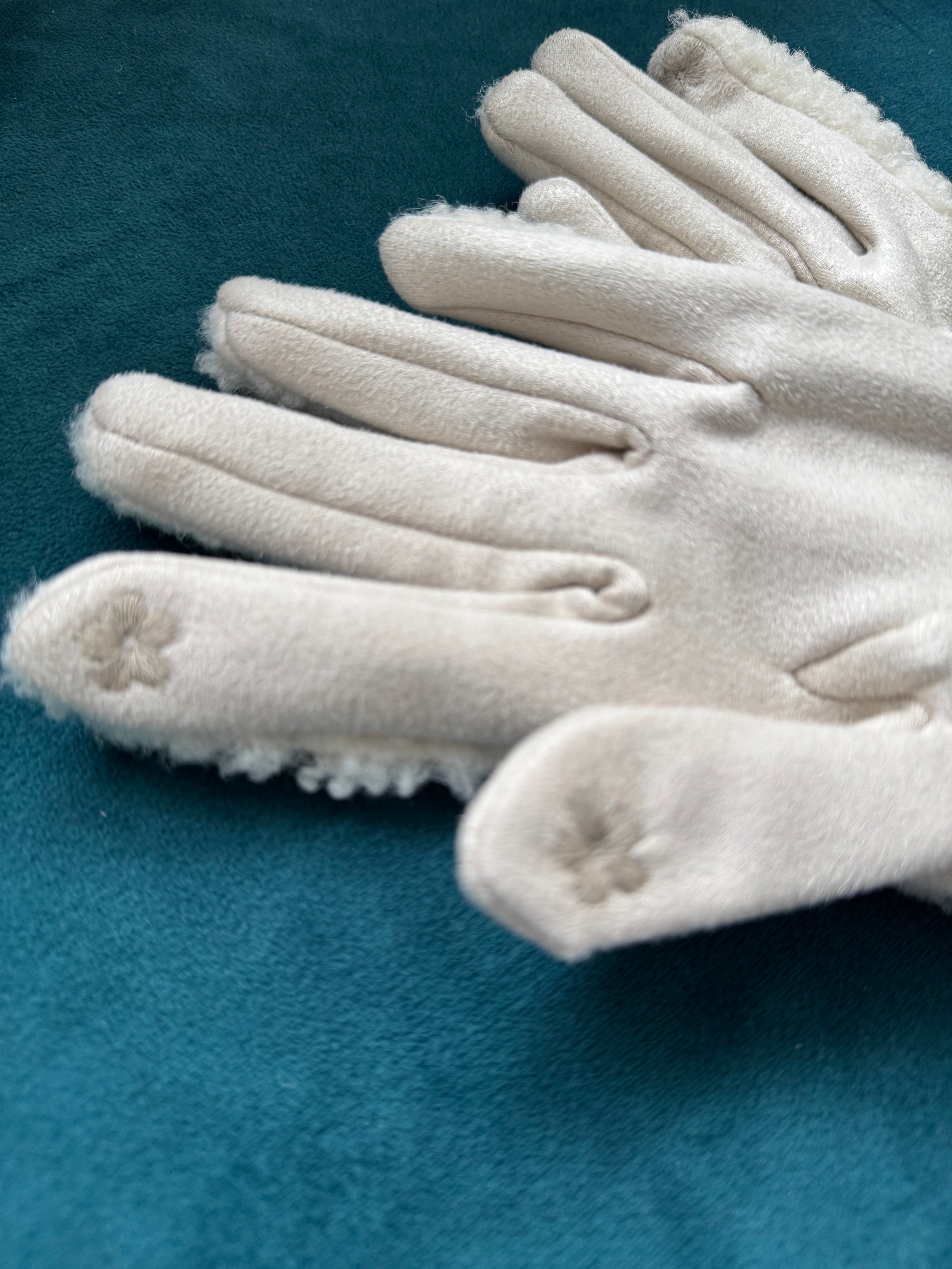Borg & Fleece Gloves in Winter White