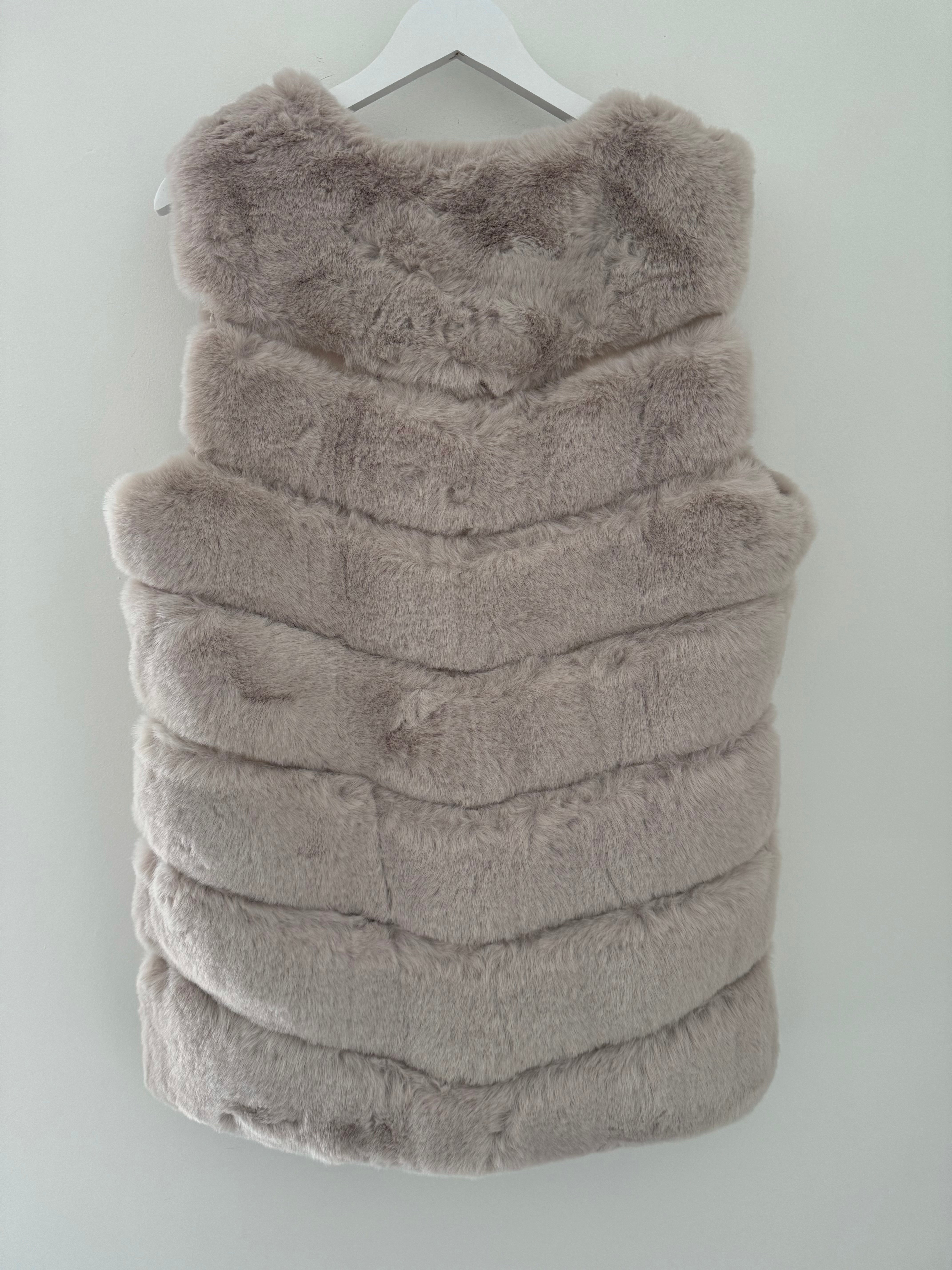 Luxe Puffed Fur Gilet in Pale Caramel