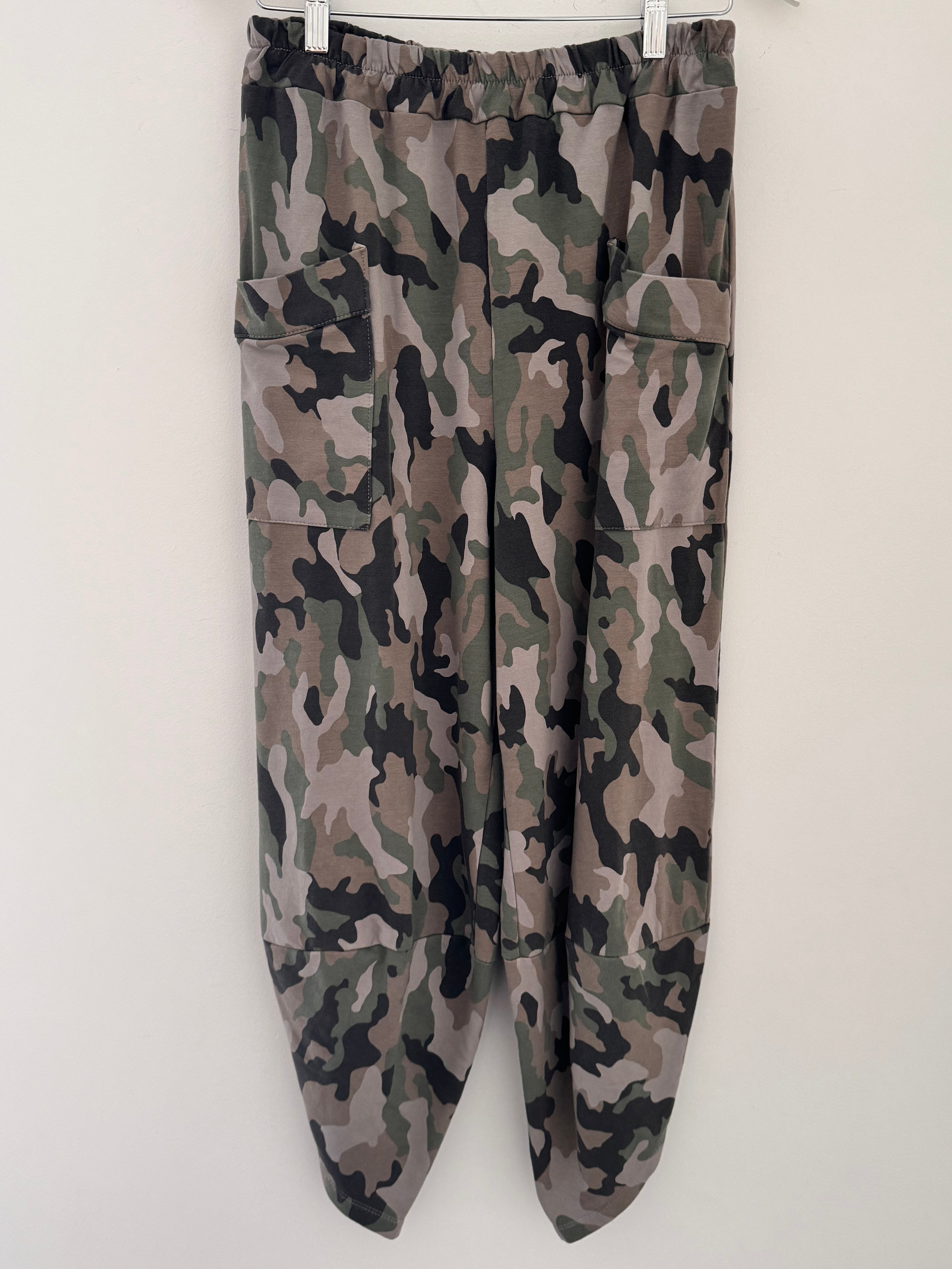 Barrel Cotton Jersey Trousers in Pale Mocha Camo