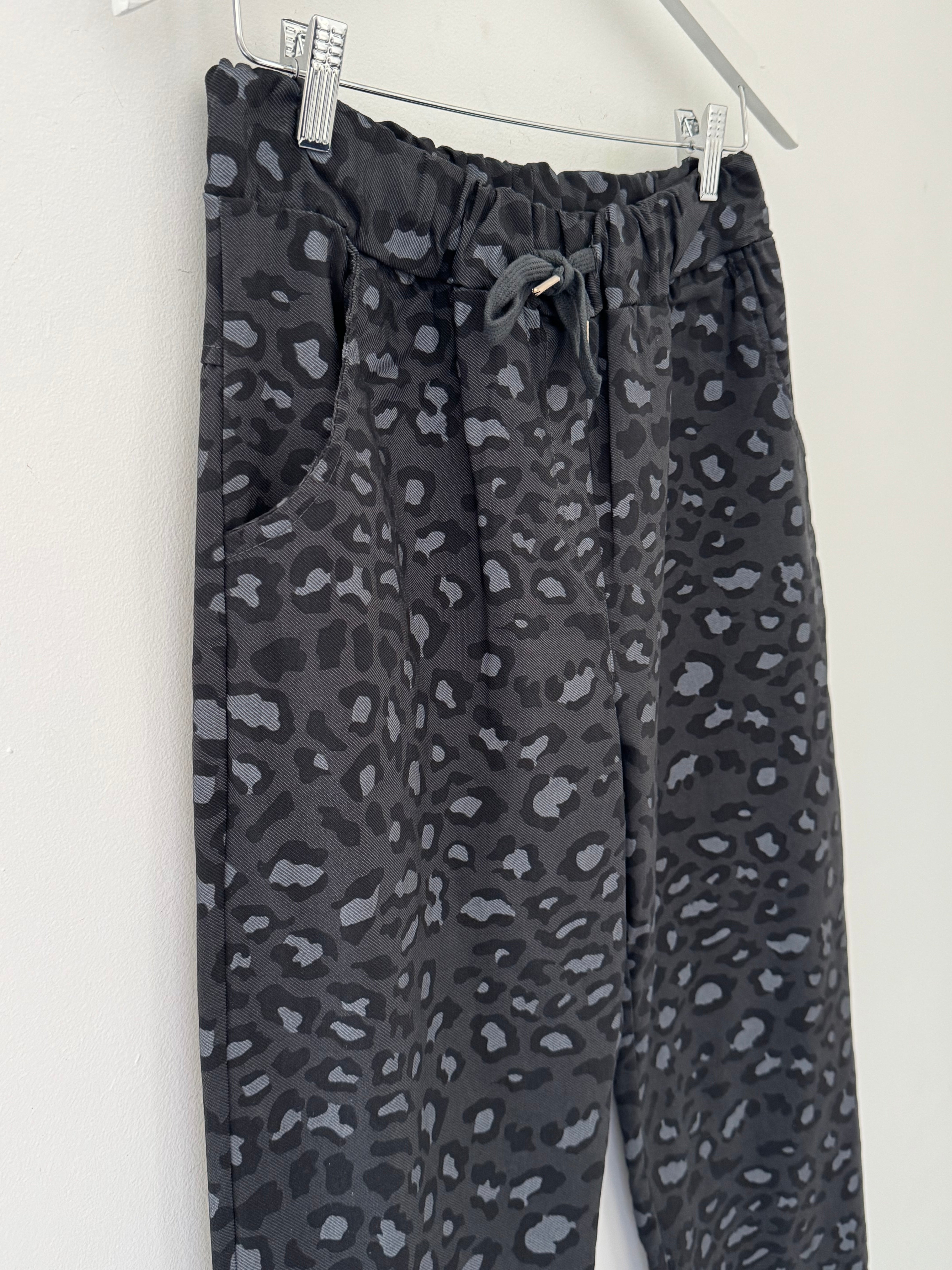 Super Stretch Joggers in Dark Grey Leopard