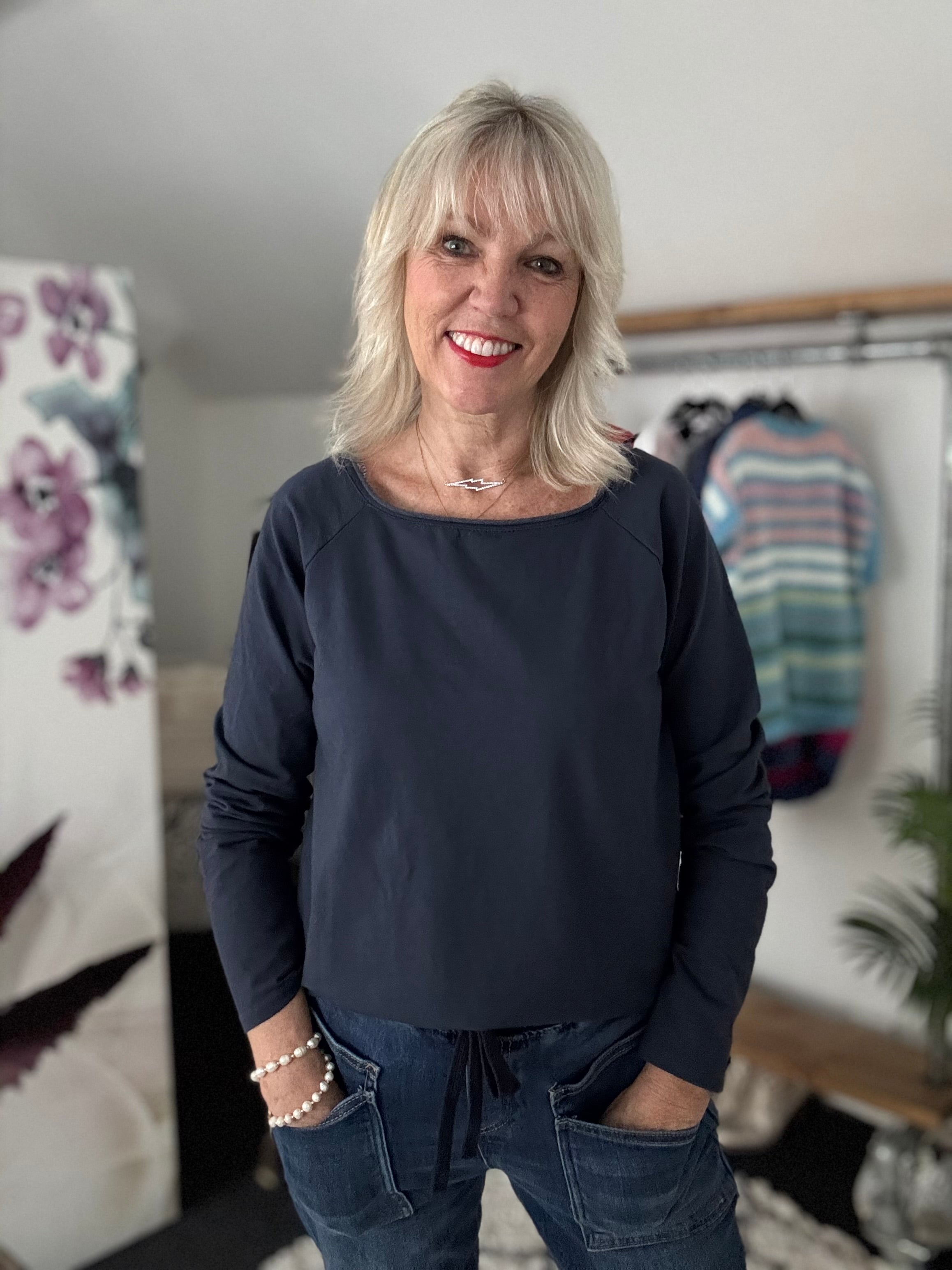 Raglan Roll Edge Sweatshirt in Navy