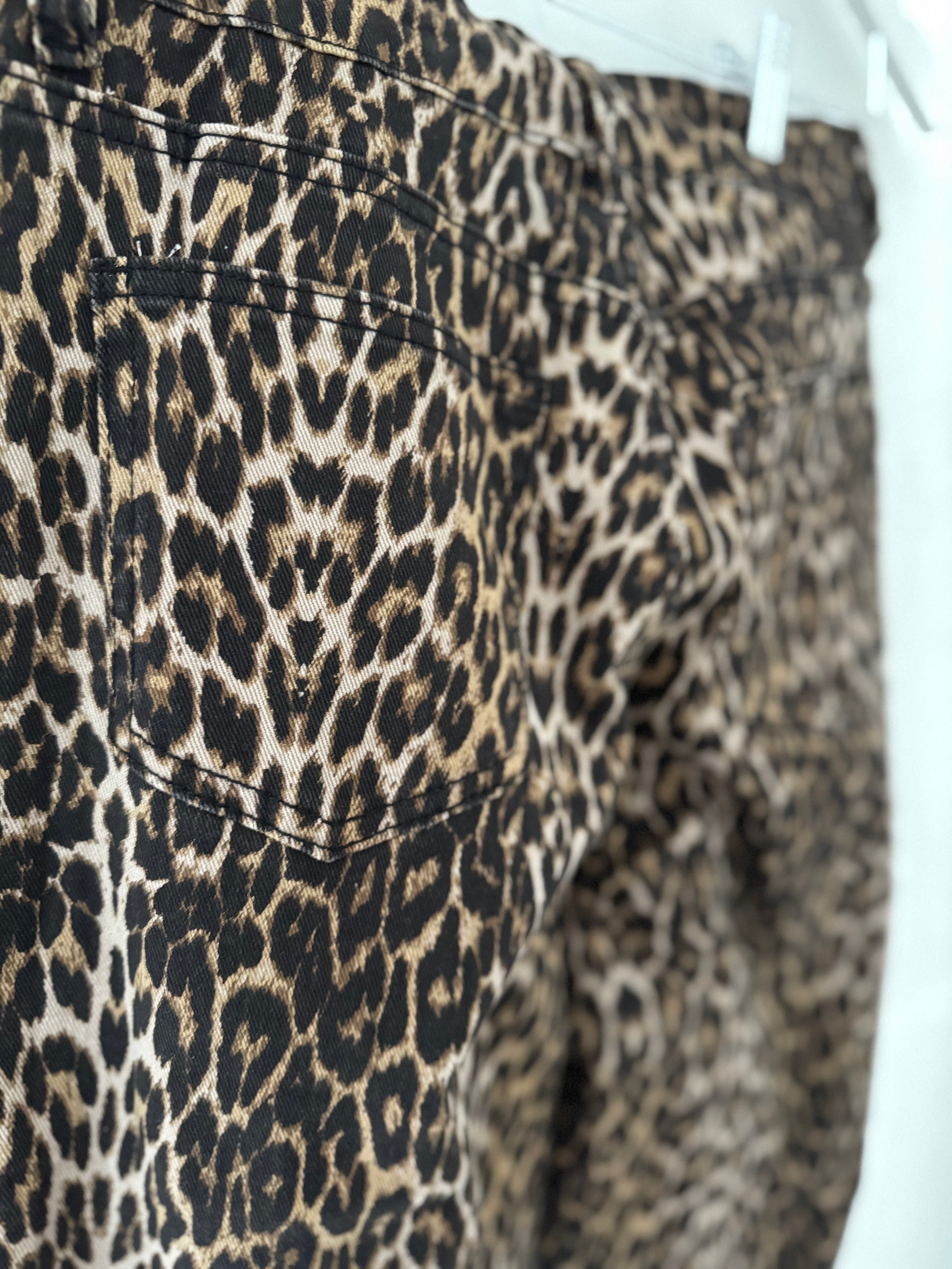 Barrel Leg Jeans in Leopard