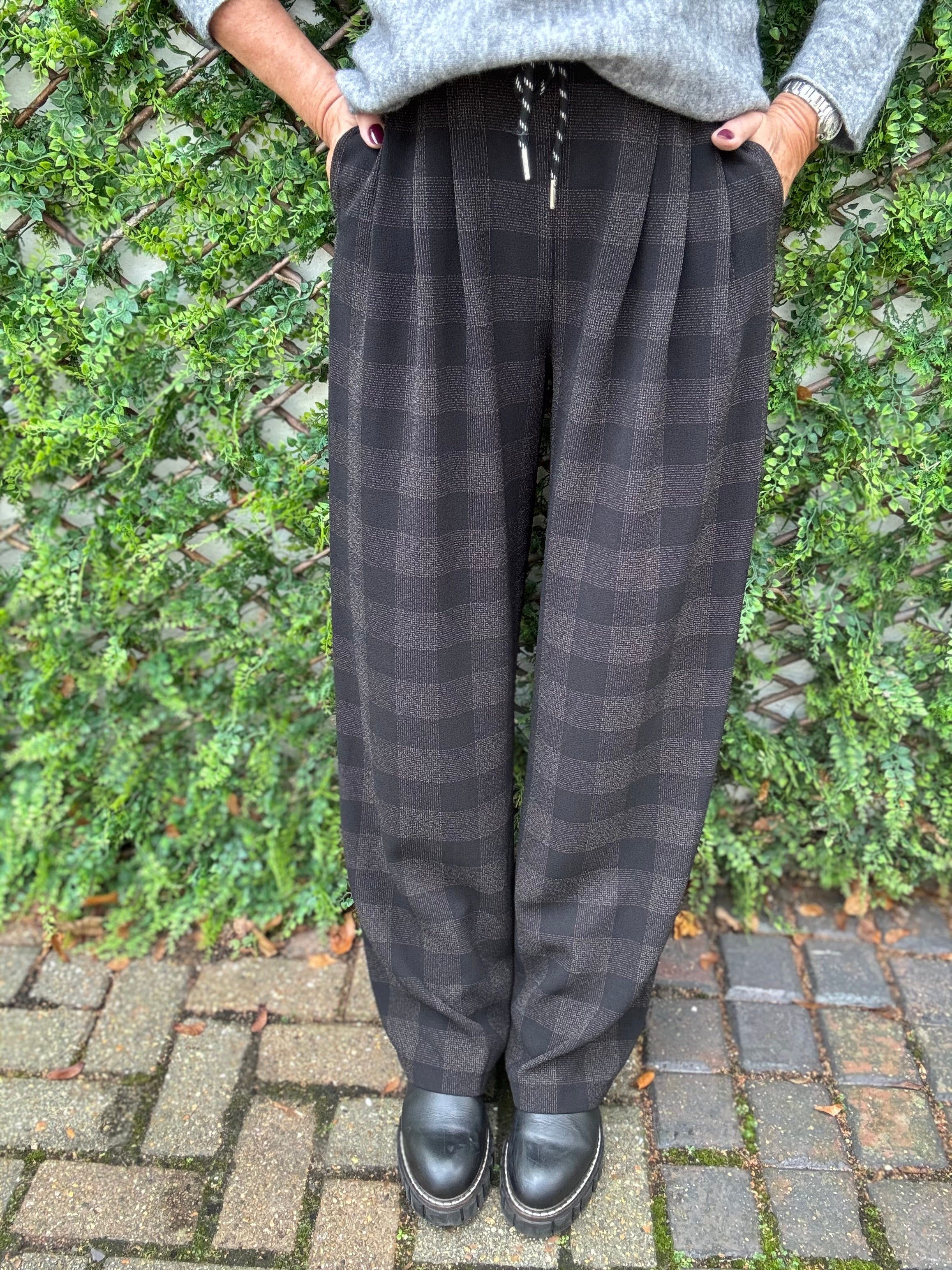 Designer Check Trousers in Black & Tan