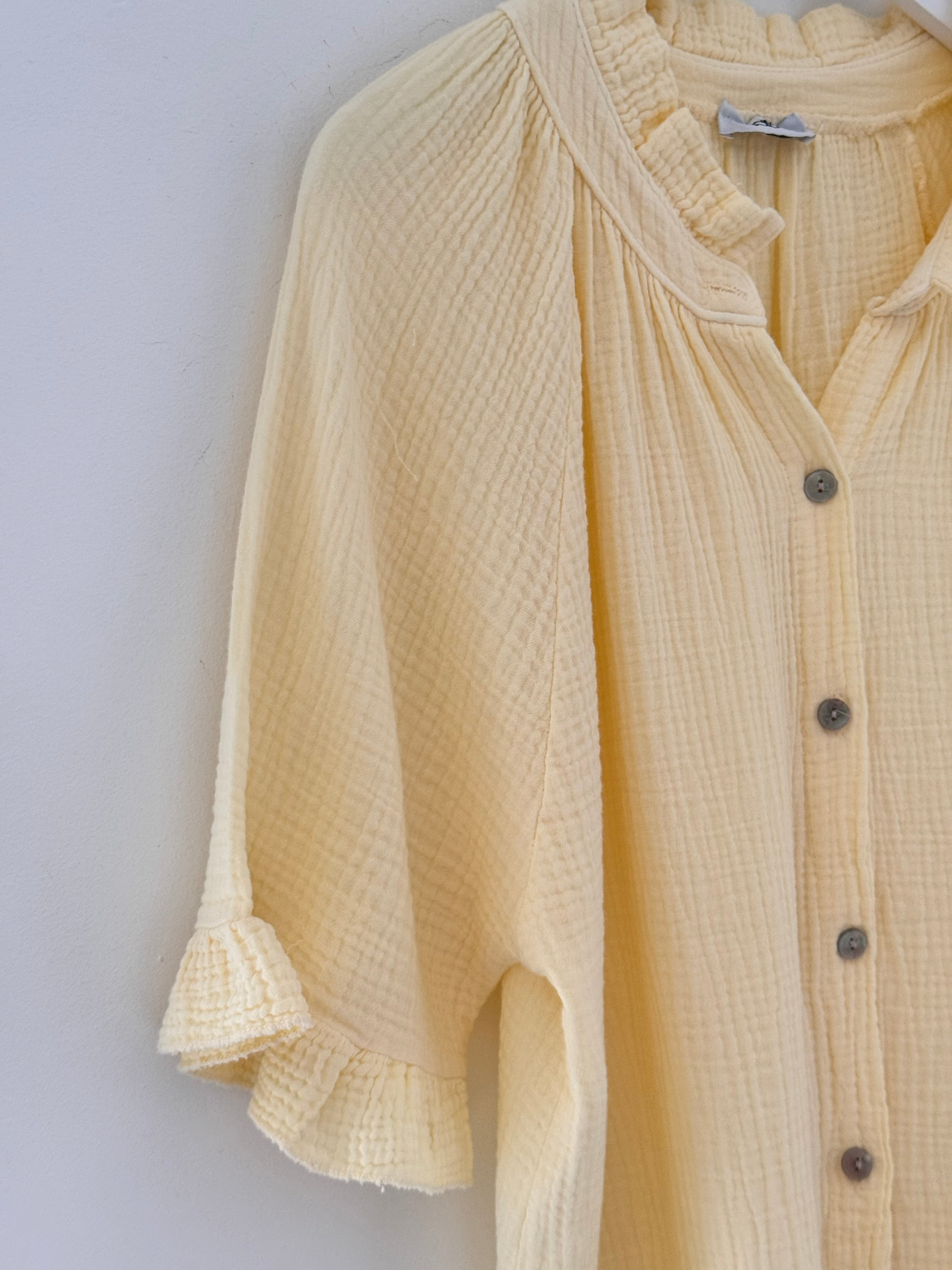 Short Sleeve Cheesecloth Shirt in Soft Lemon