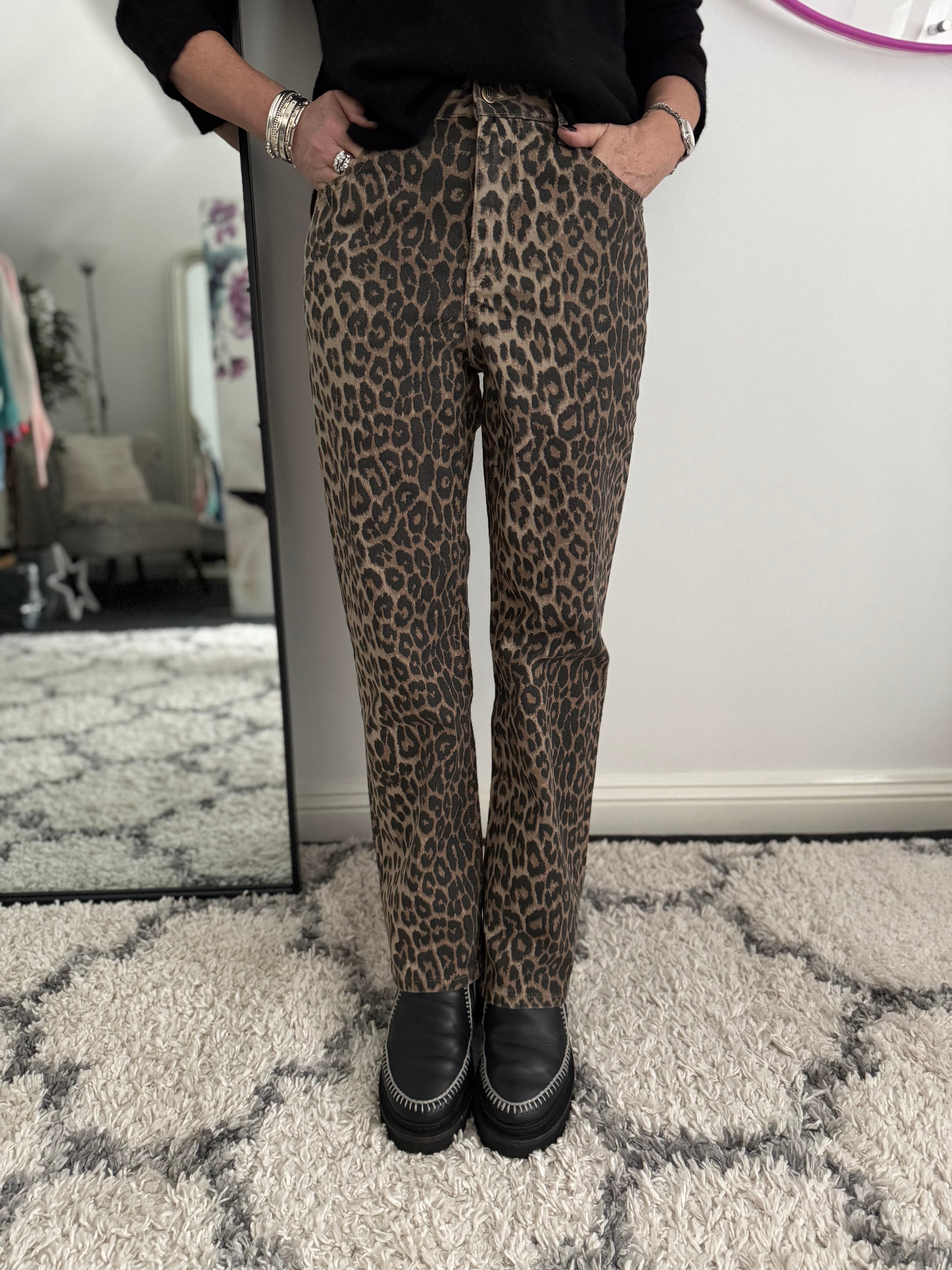 Straight Leg Jeans in Leopard Print