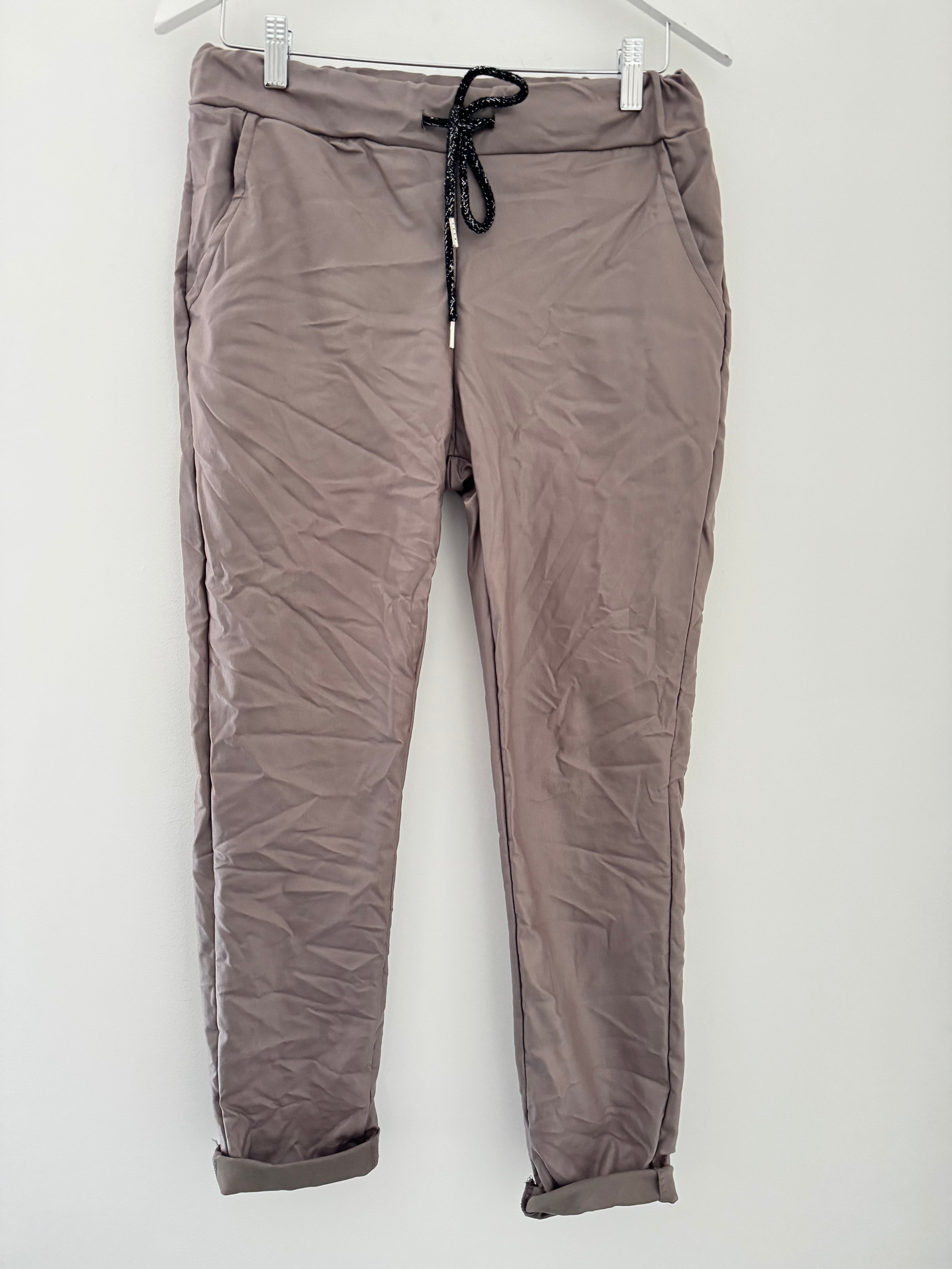 Super Stretch Joggers in Waxed Mocha