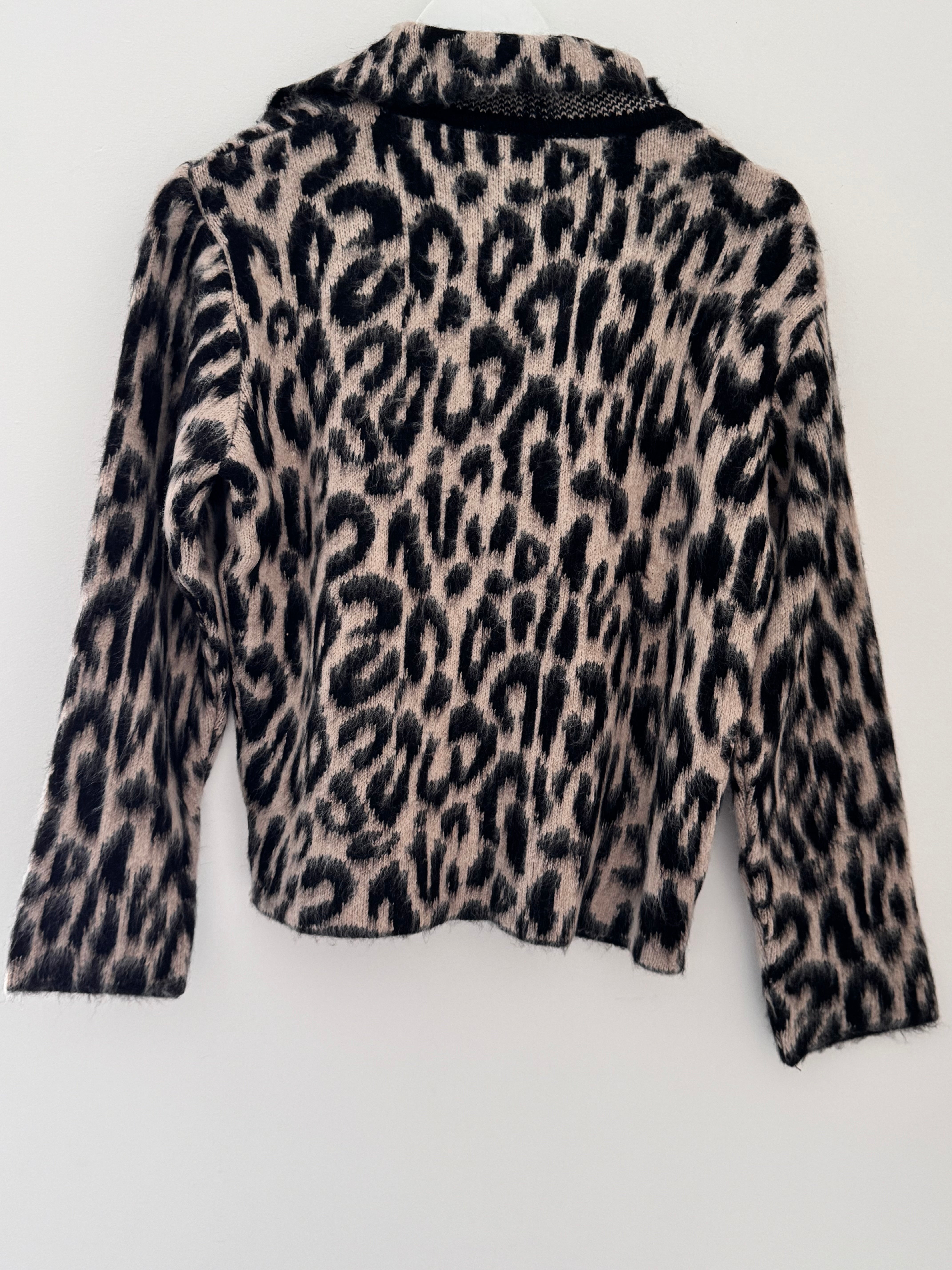 Soft & Hazy Buttoned Cardi in Leopard