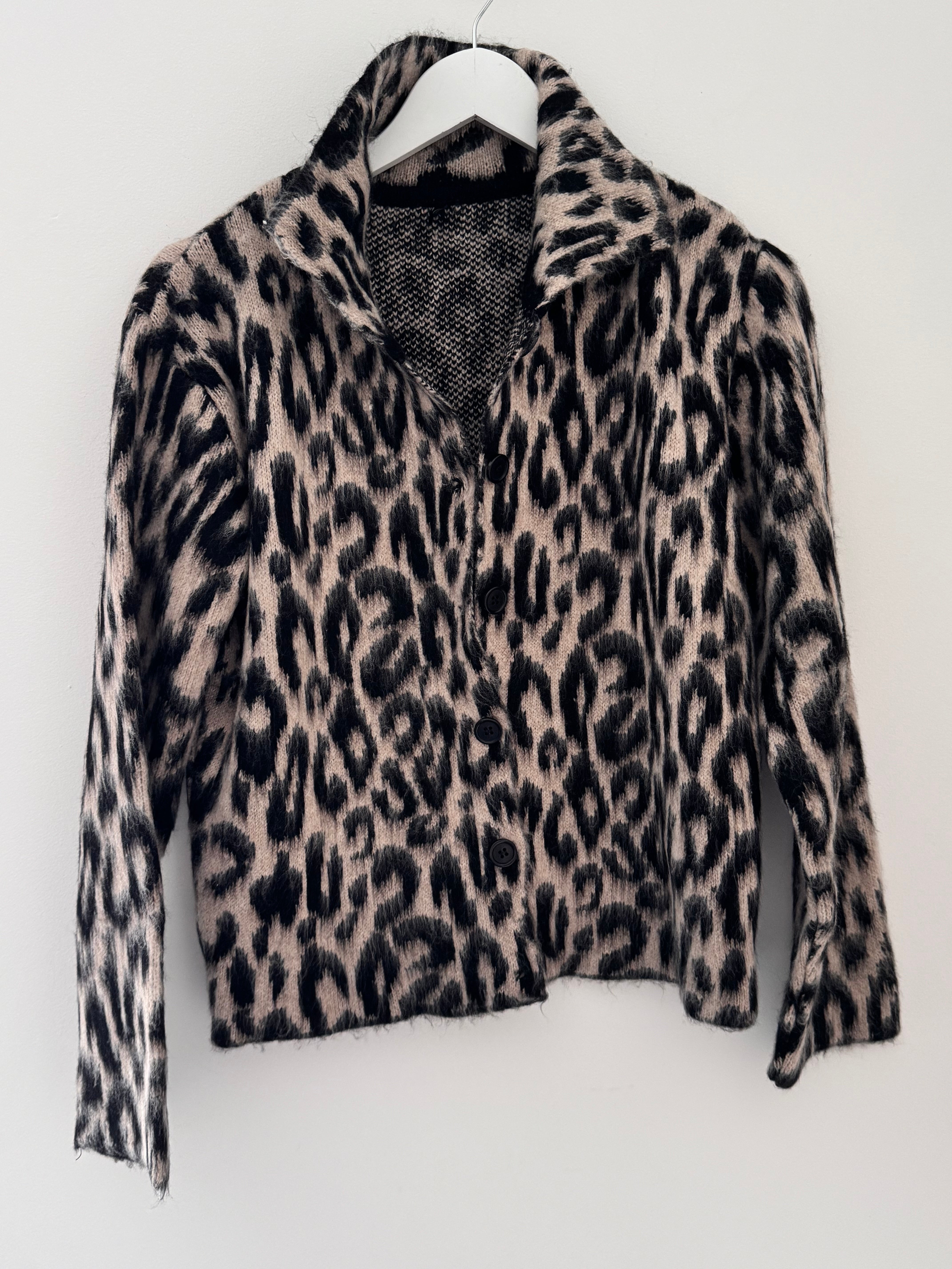 Soft & Hazy Buttoned Cardi in Leopard