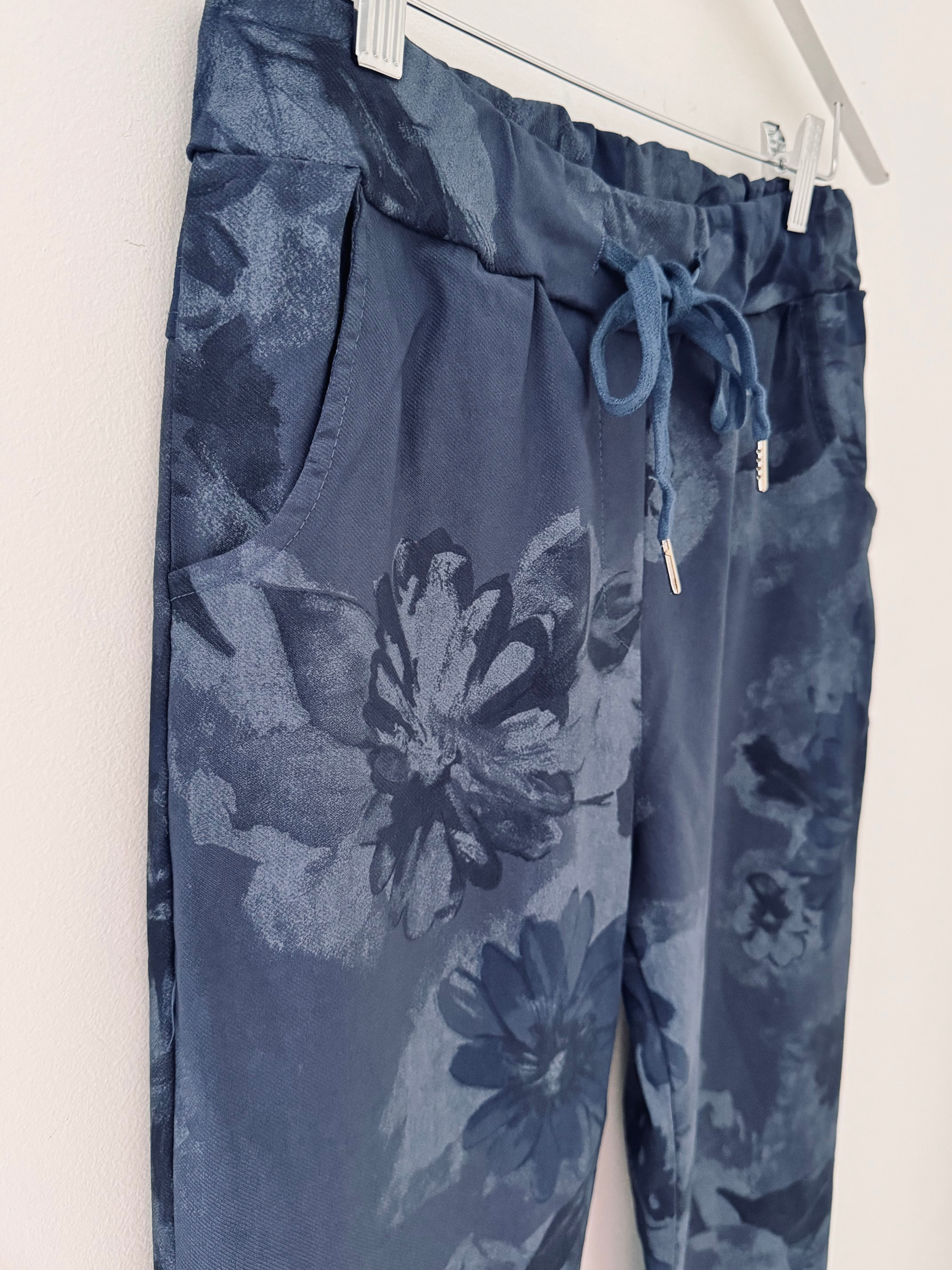 Super Stretch Floral Print Joggers in Navy