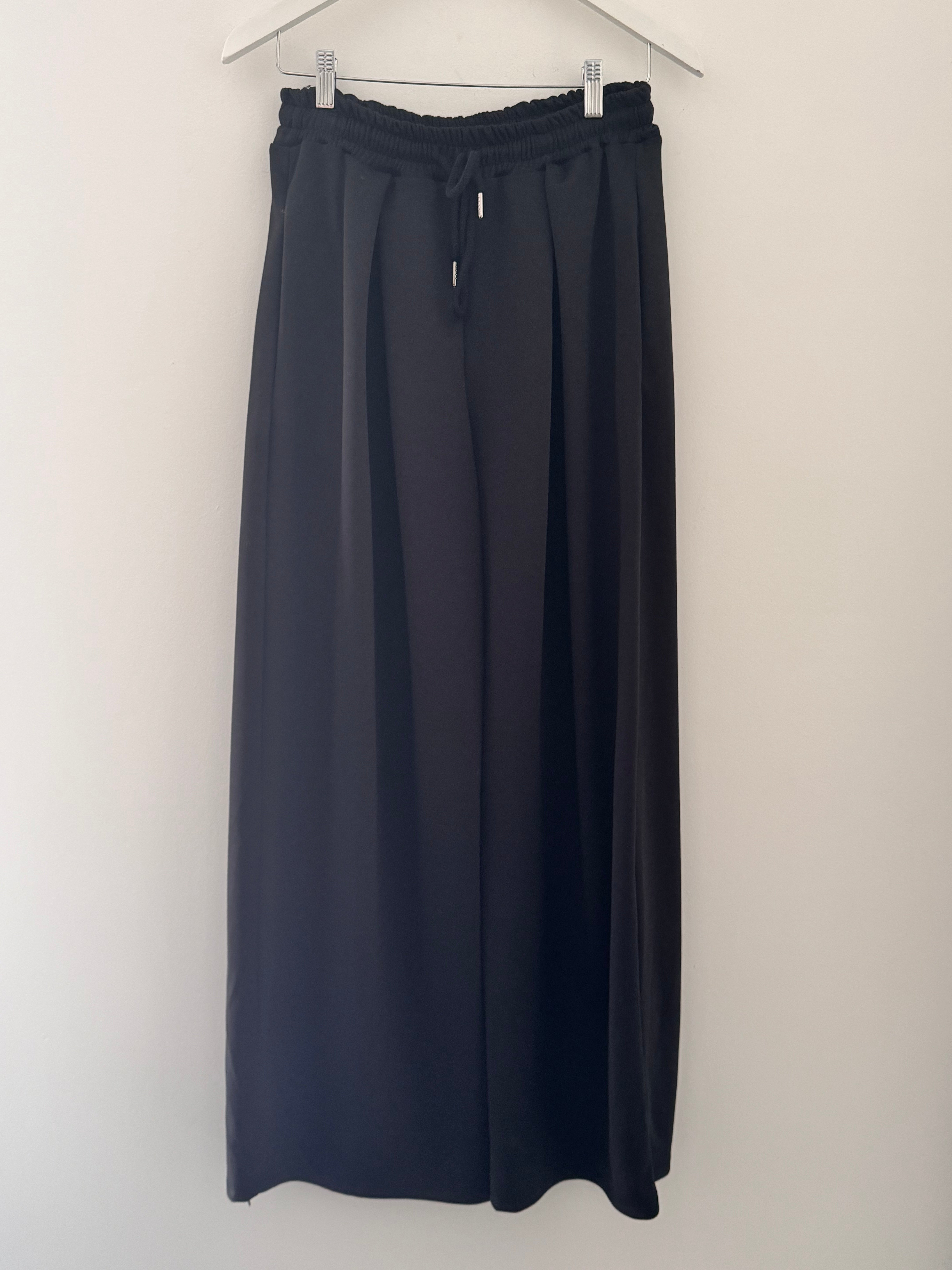 Wide Leg Stretch Trousers in Black