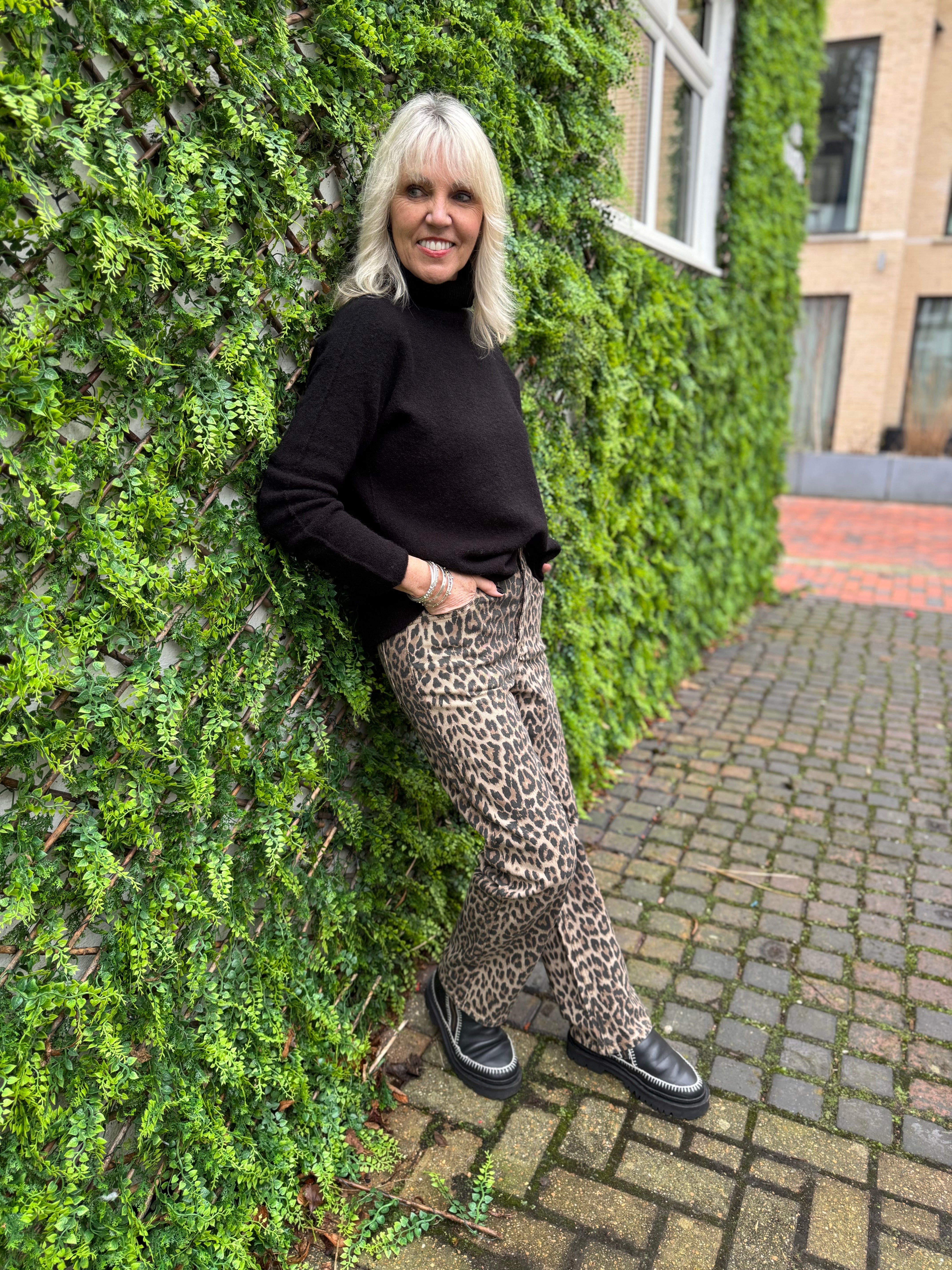 Straight Leg Jeans in Leopard Print