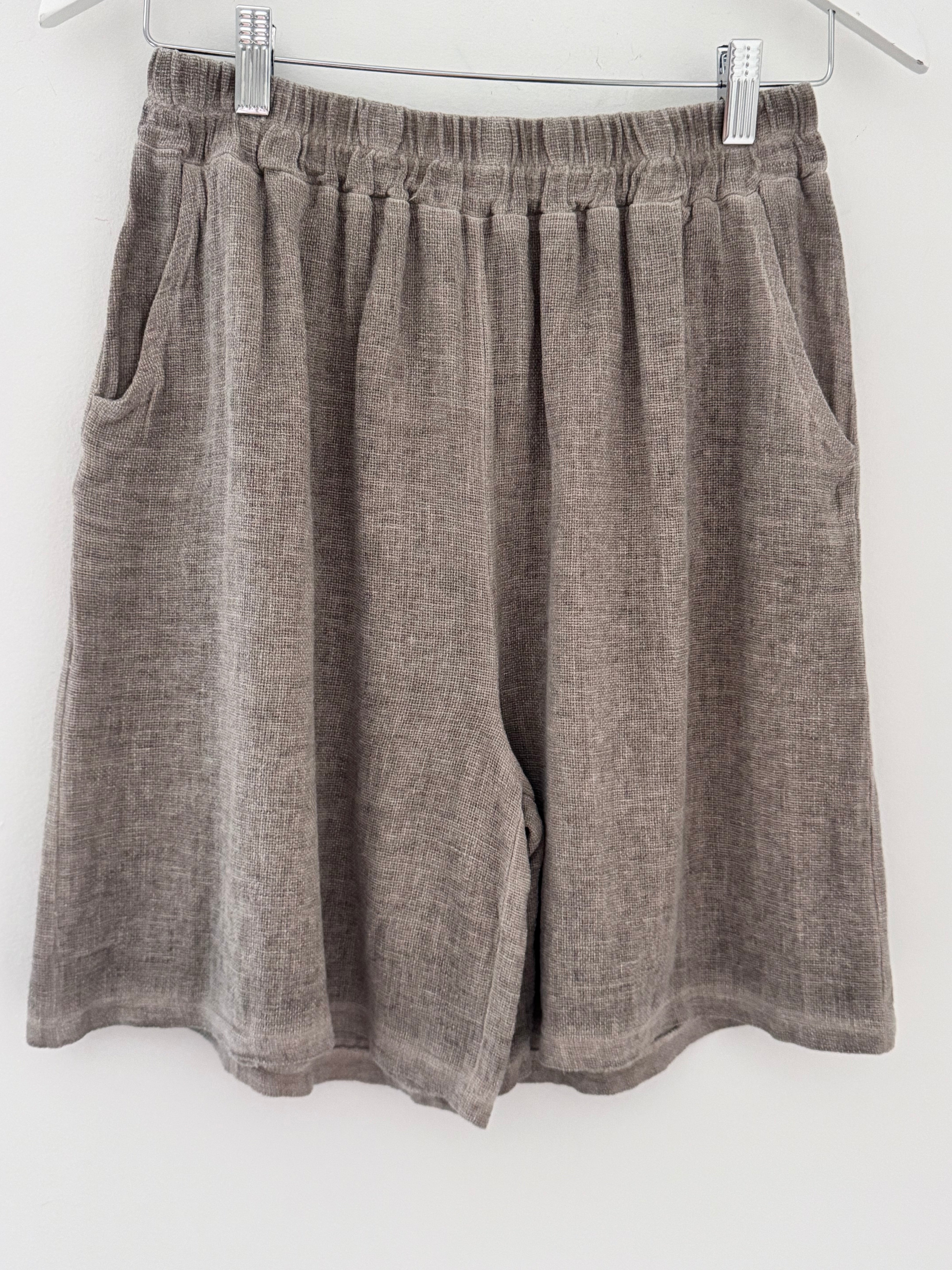 Linen & Cotton Shorts in Mocha
