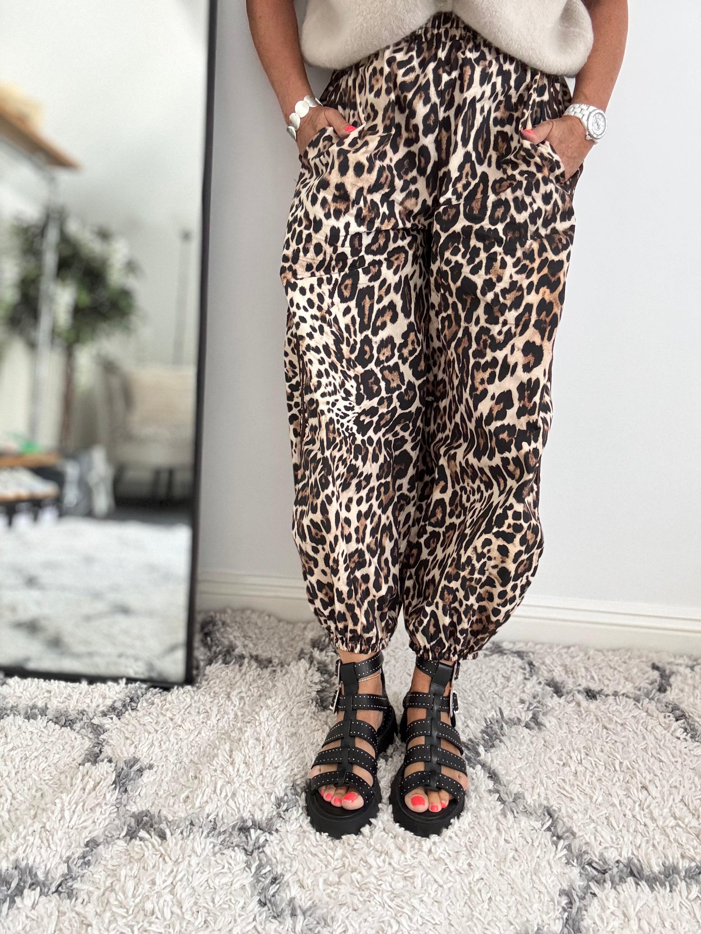 Cotton Barrel Trousers in Leopard