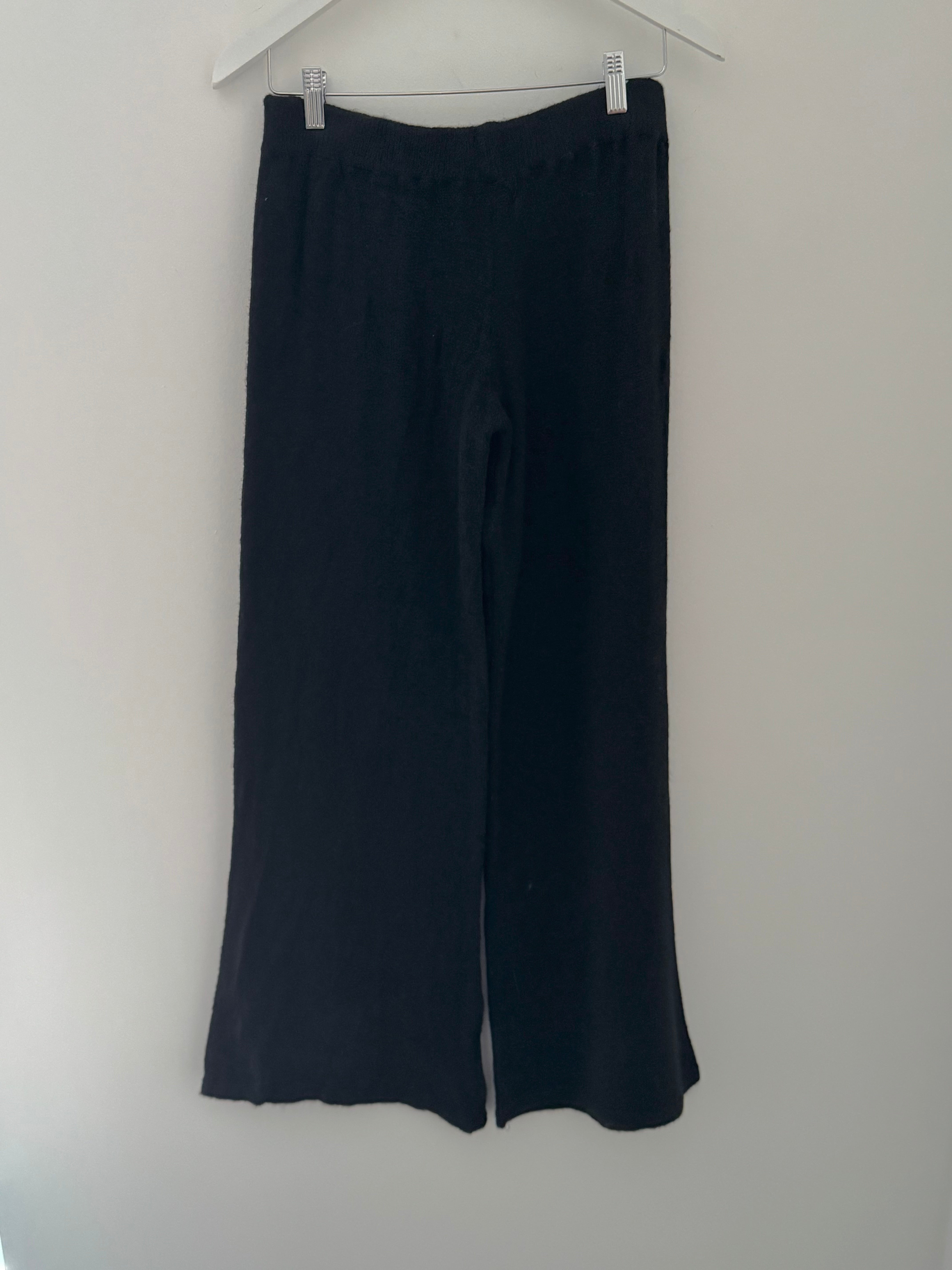 Wide Leg Knitted Trousers in Black