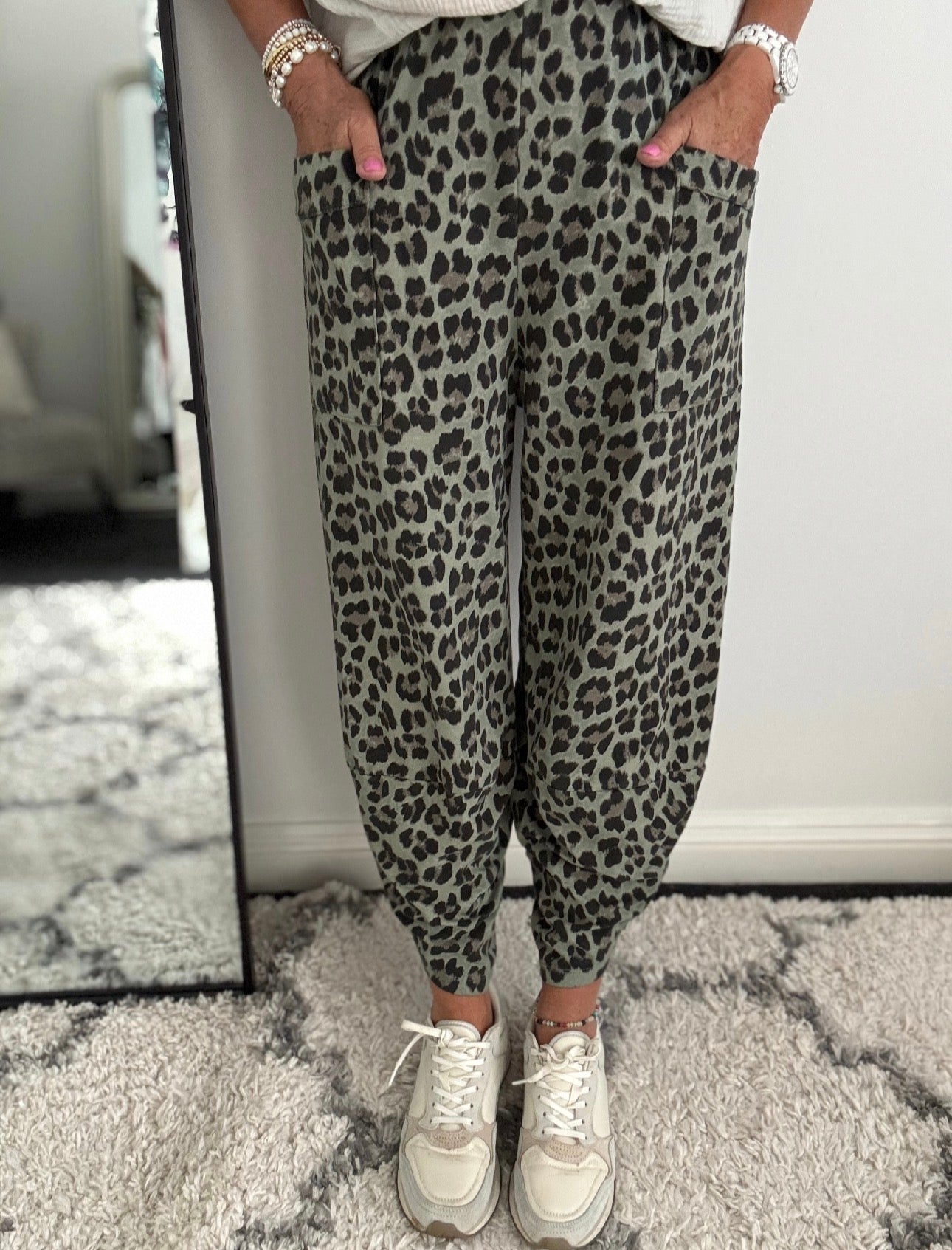 Barrel Stretch Trousers in Khaki Leopard
