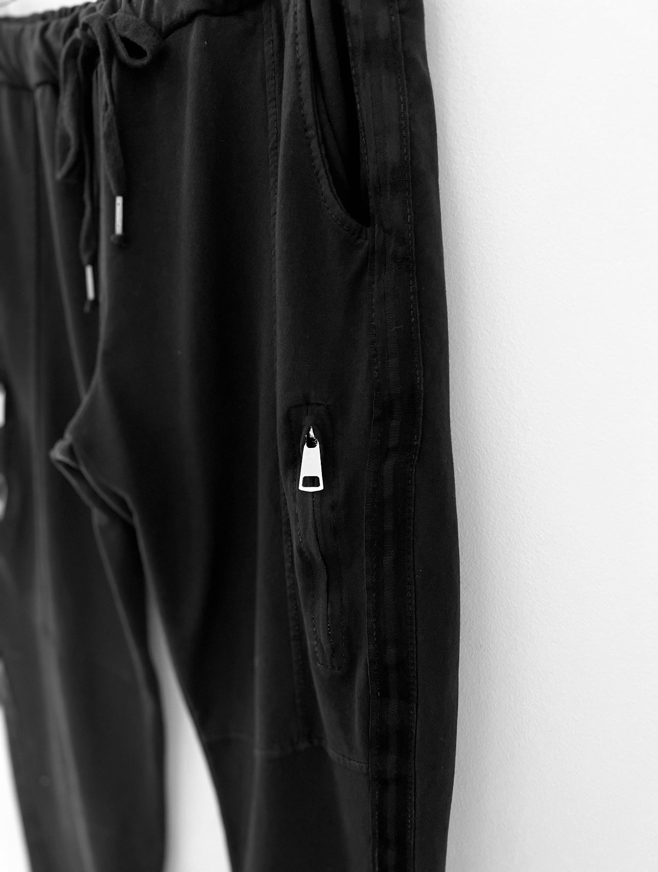 Jersey Stretch Joggers in Black