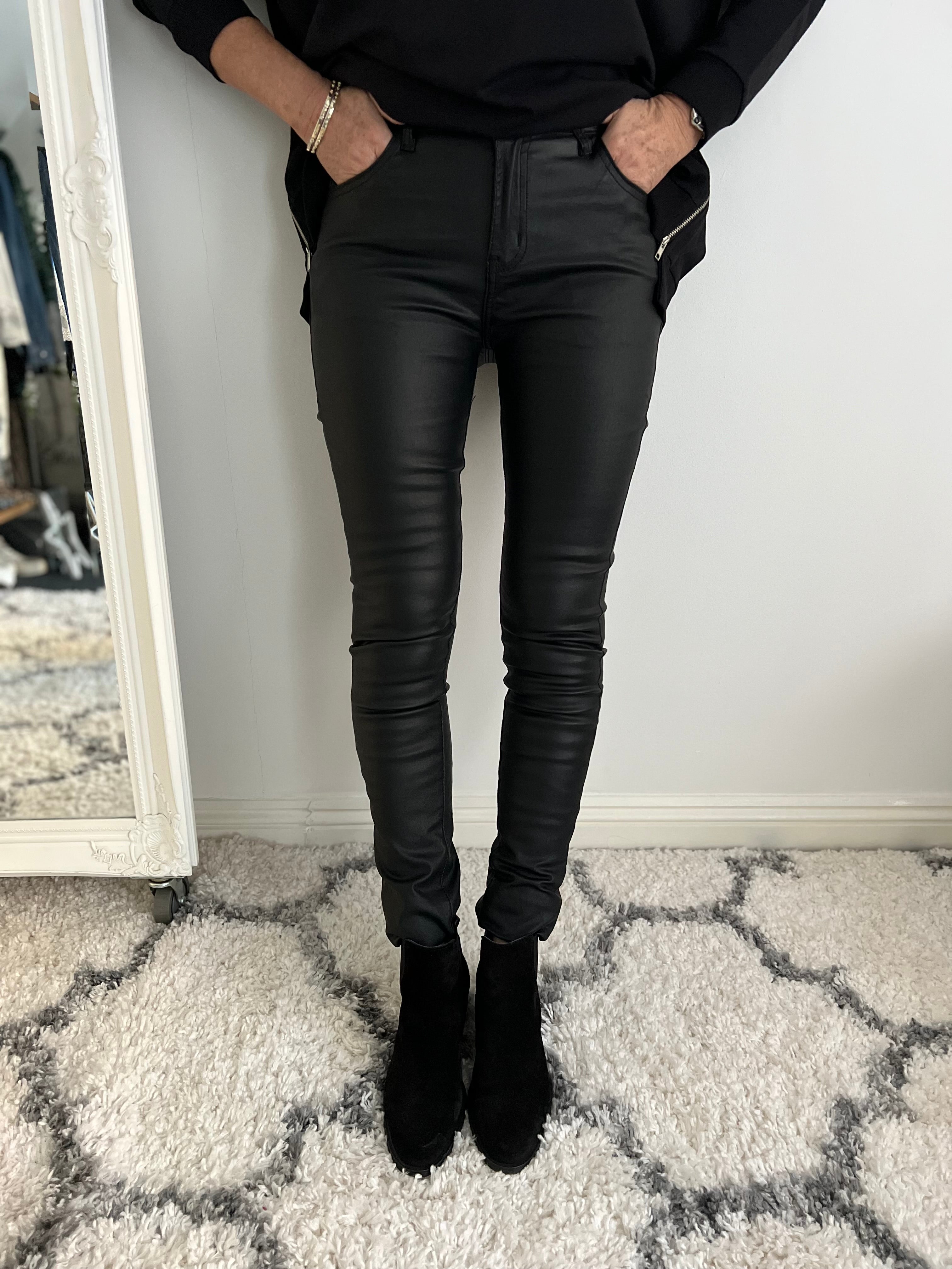 Waxed Skinny Jeans in Black