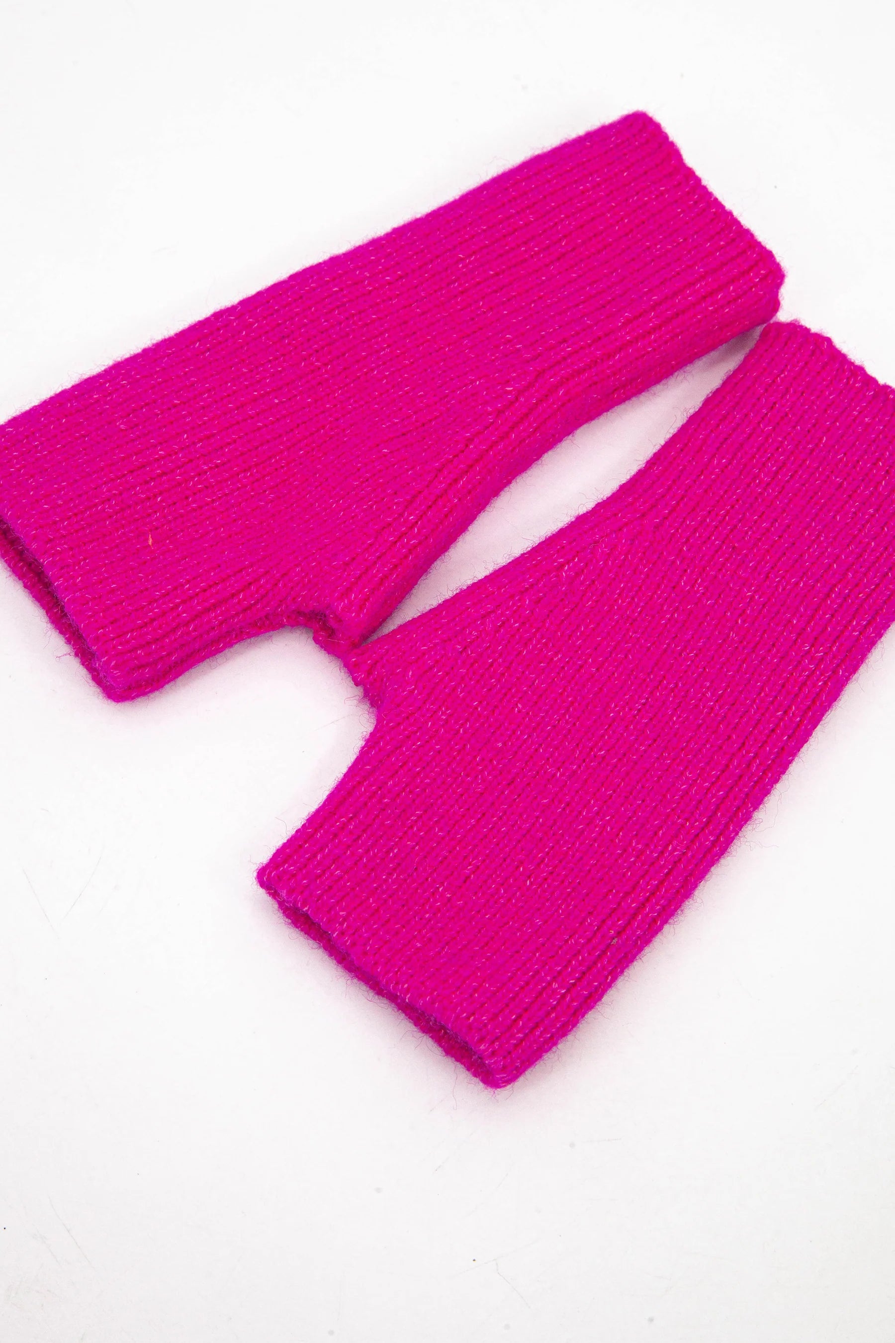 Soft Wristwarmer Gloves in Fuchsia