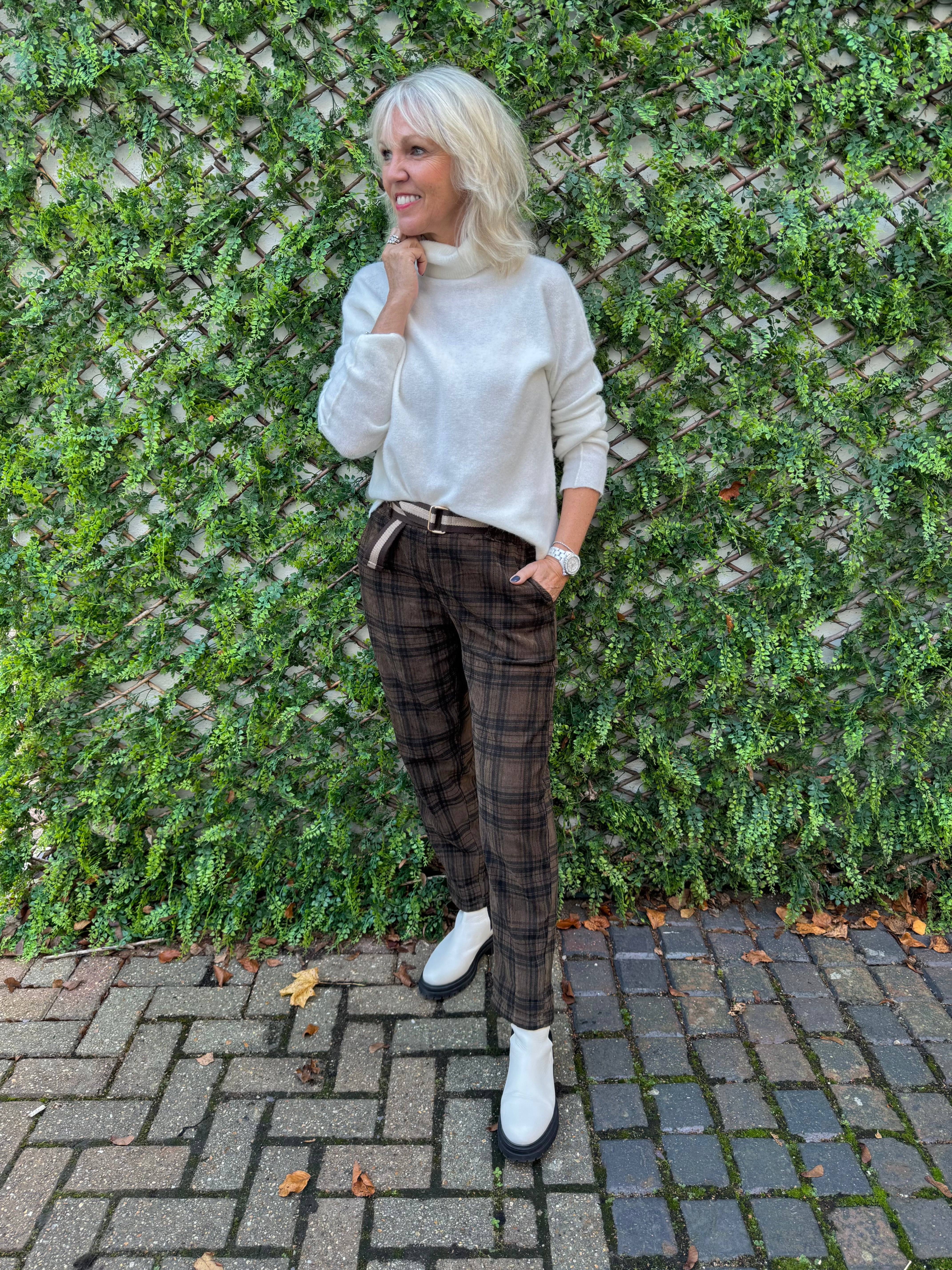 Fine Cord Check Trousers in Chocolate