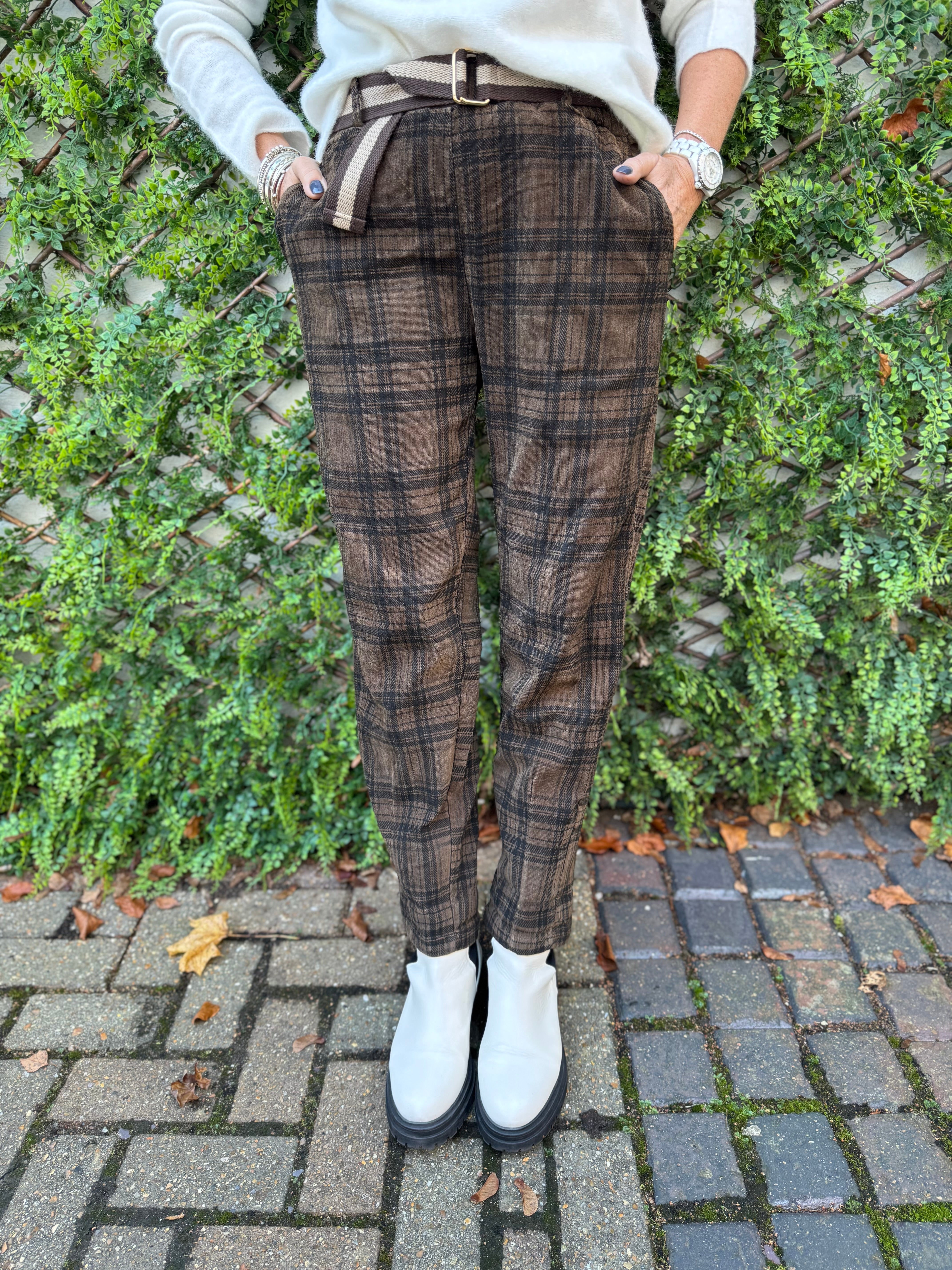 Fine Cord Check Trousers in Chocolate