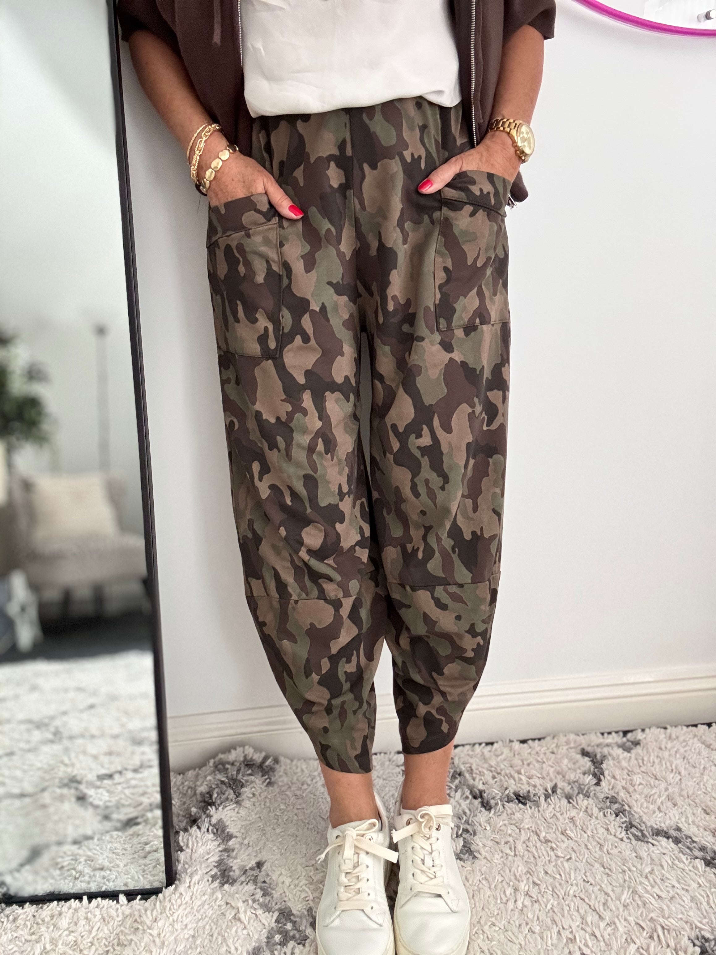 Barrel Cotton Jersey Trousers in Mocha Camo