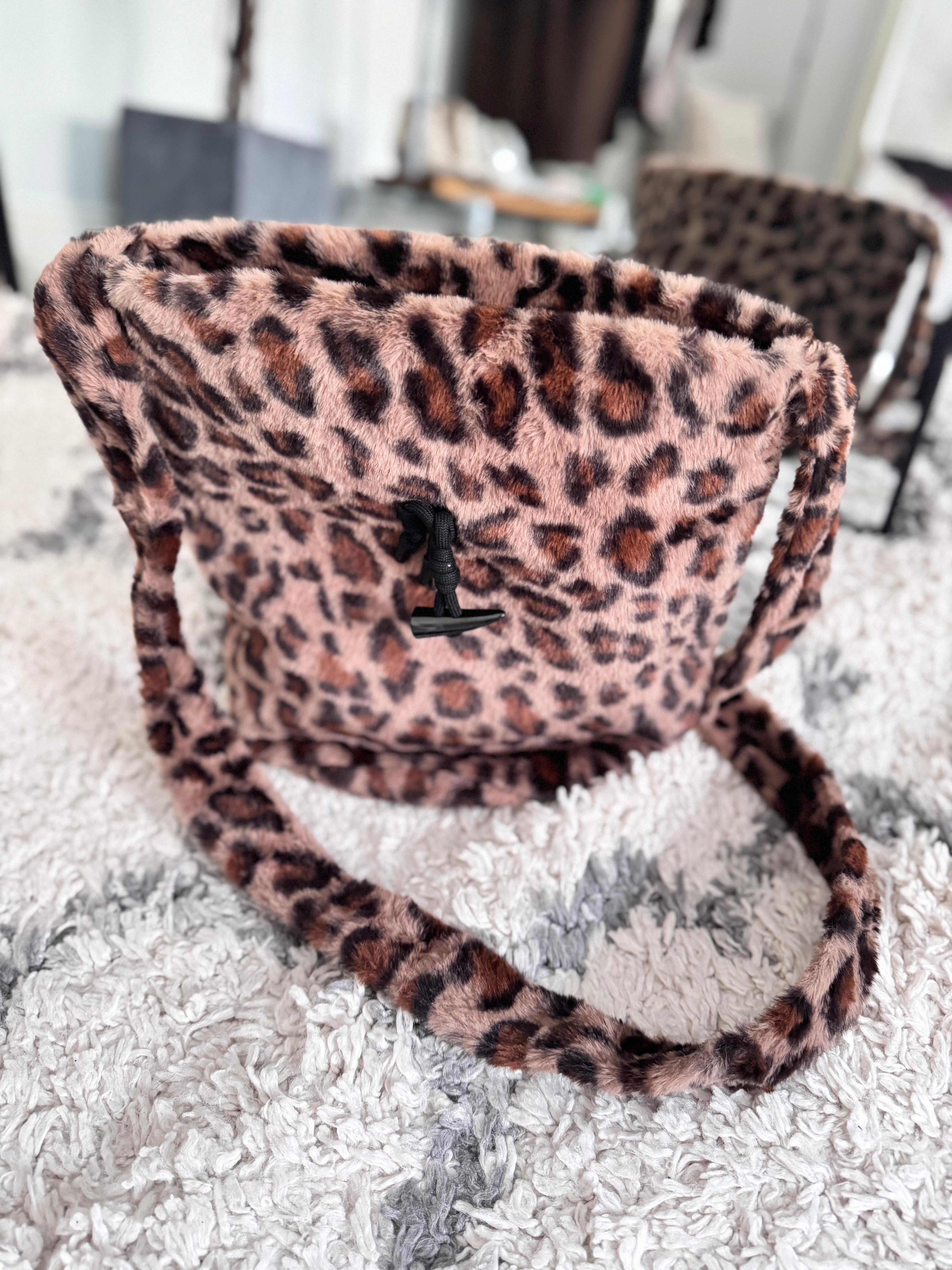 Faux Fur Bucket Bag in Leopard