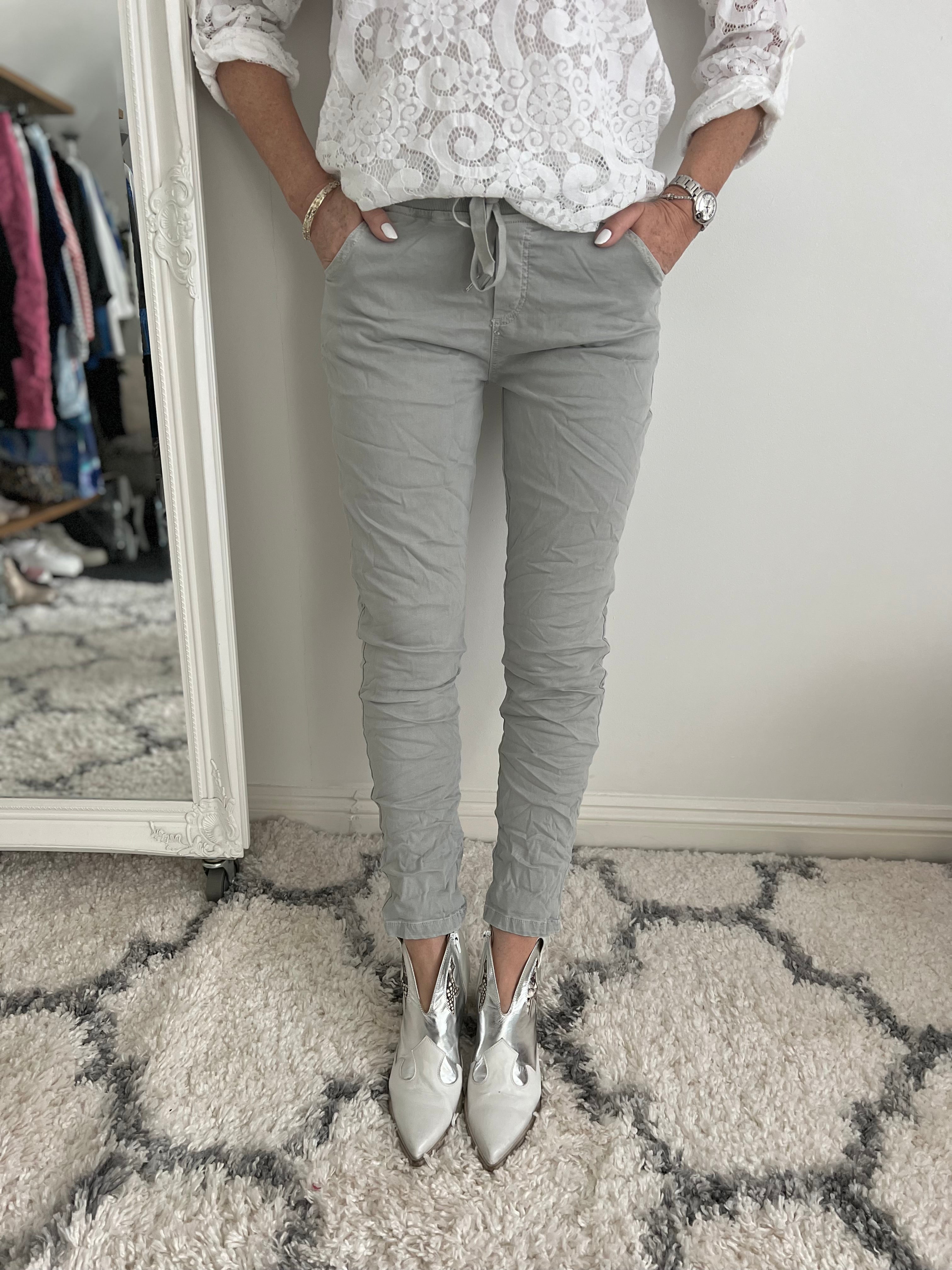 Pull on Jeans in Grey