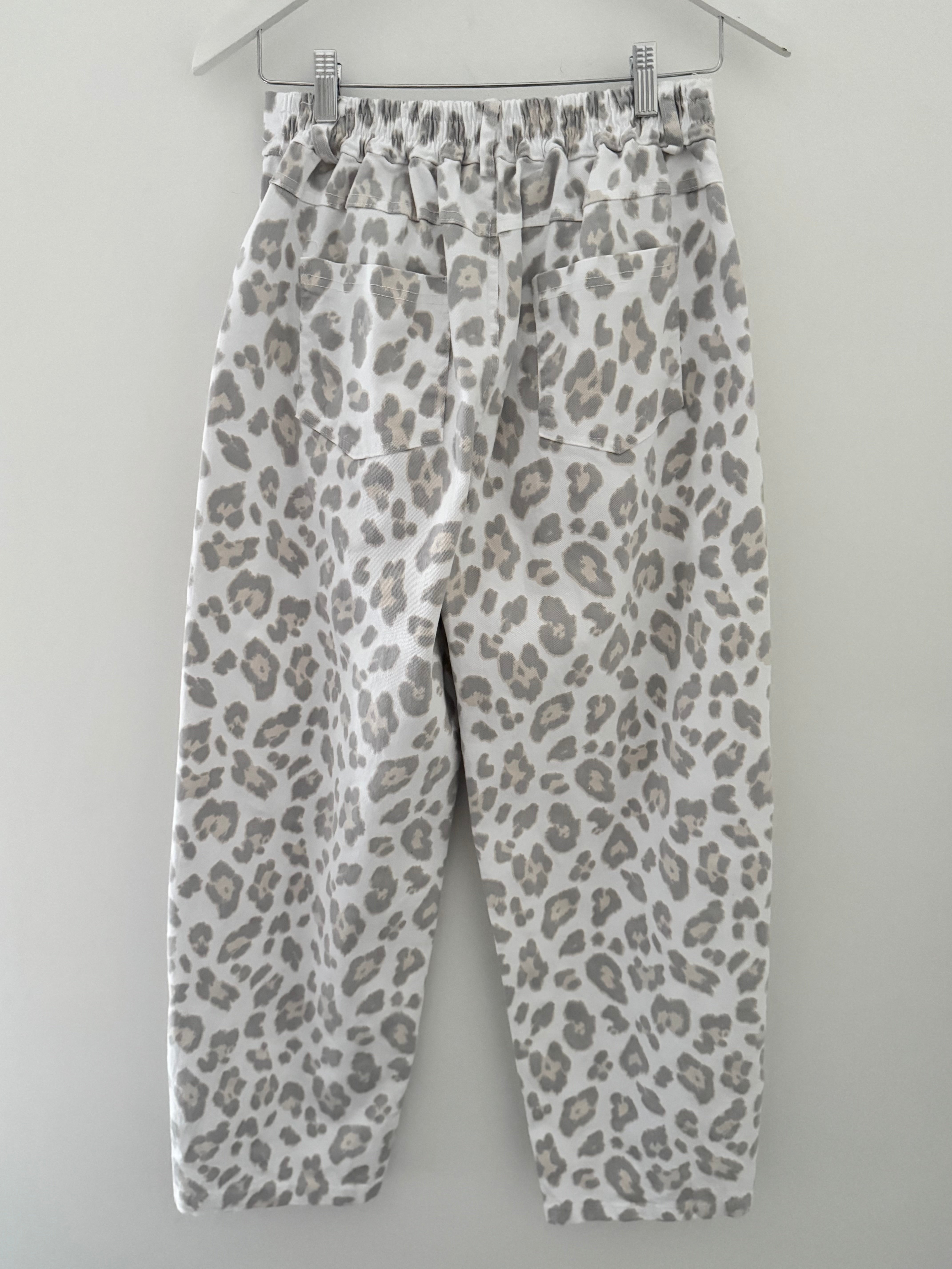 Barrel Leg Stretch Jeans in White Leopard