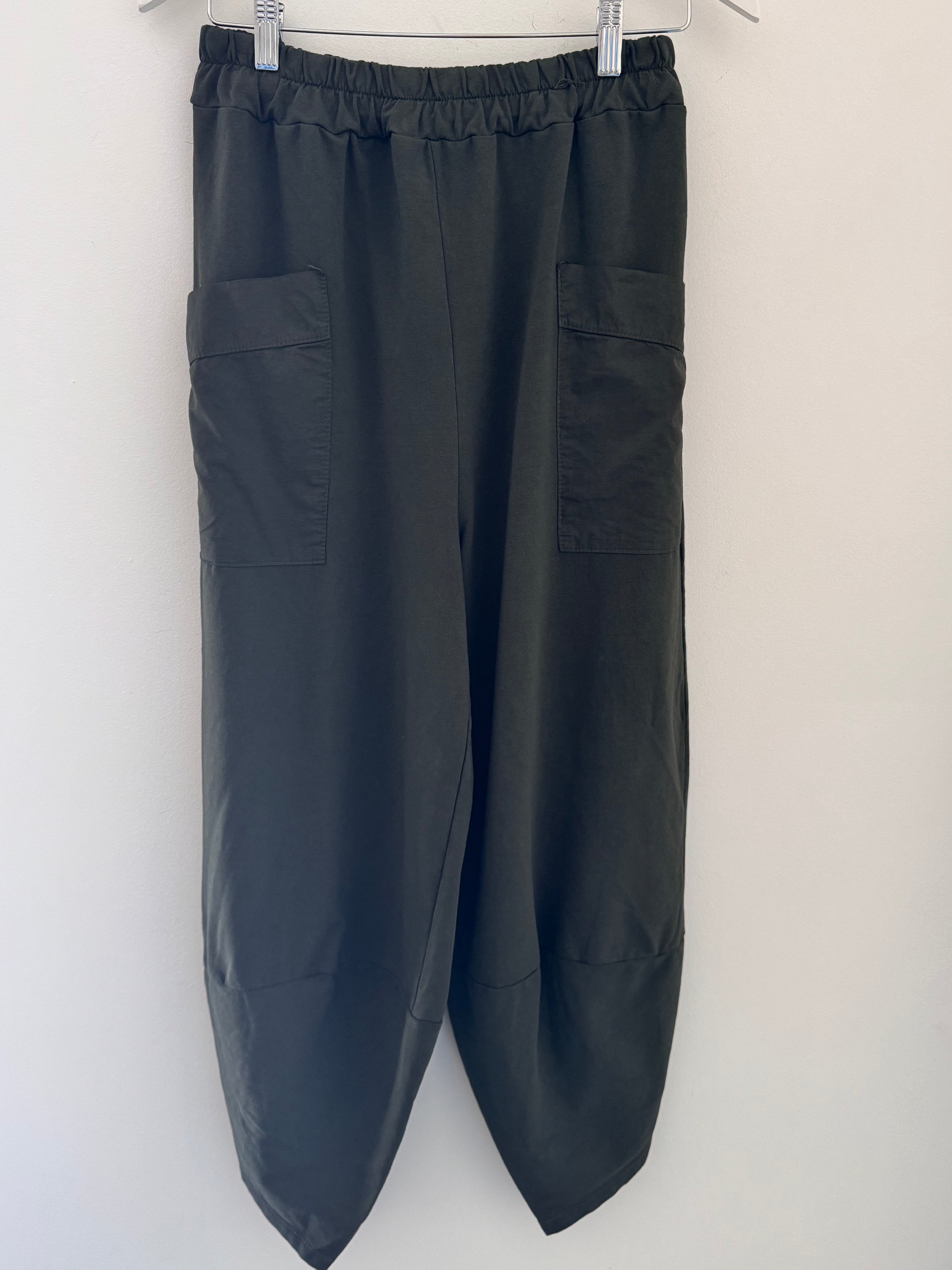 Barrel Shape Cotton Jersey Trousers in Dark Khaki