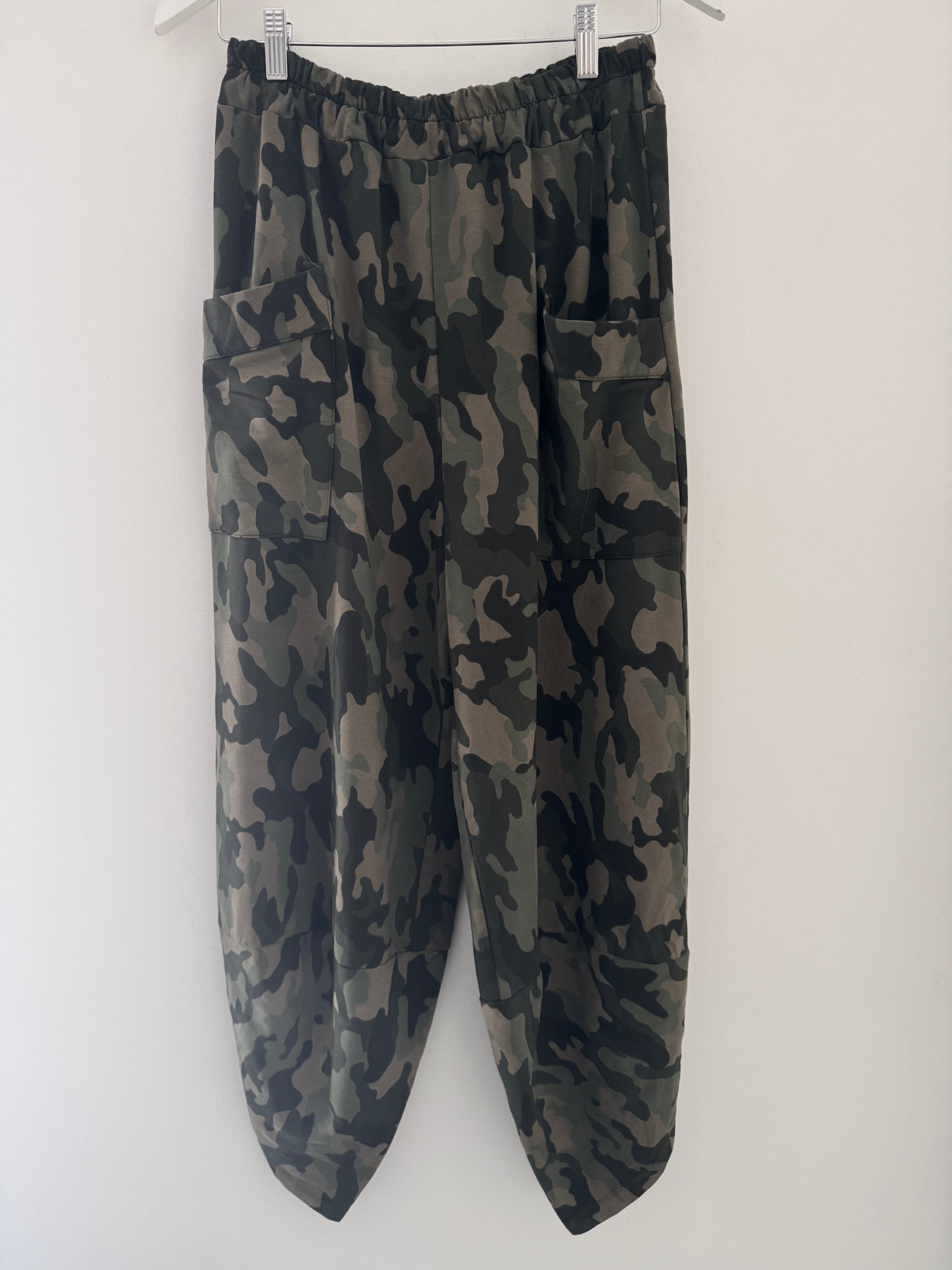 Barrel Cotton Jersey Trousers in Khaki Camo