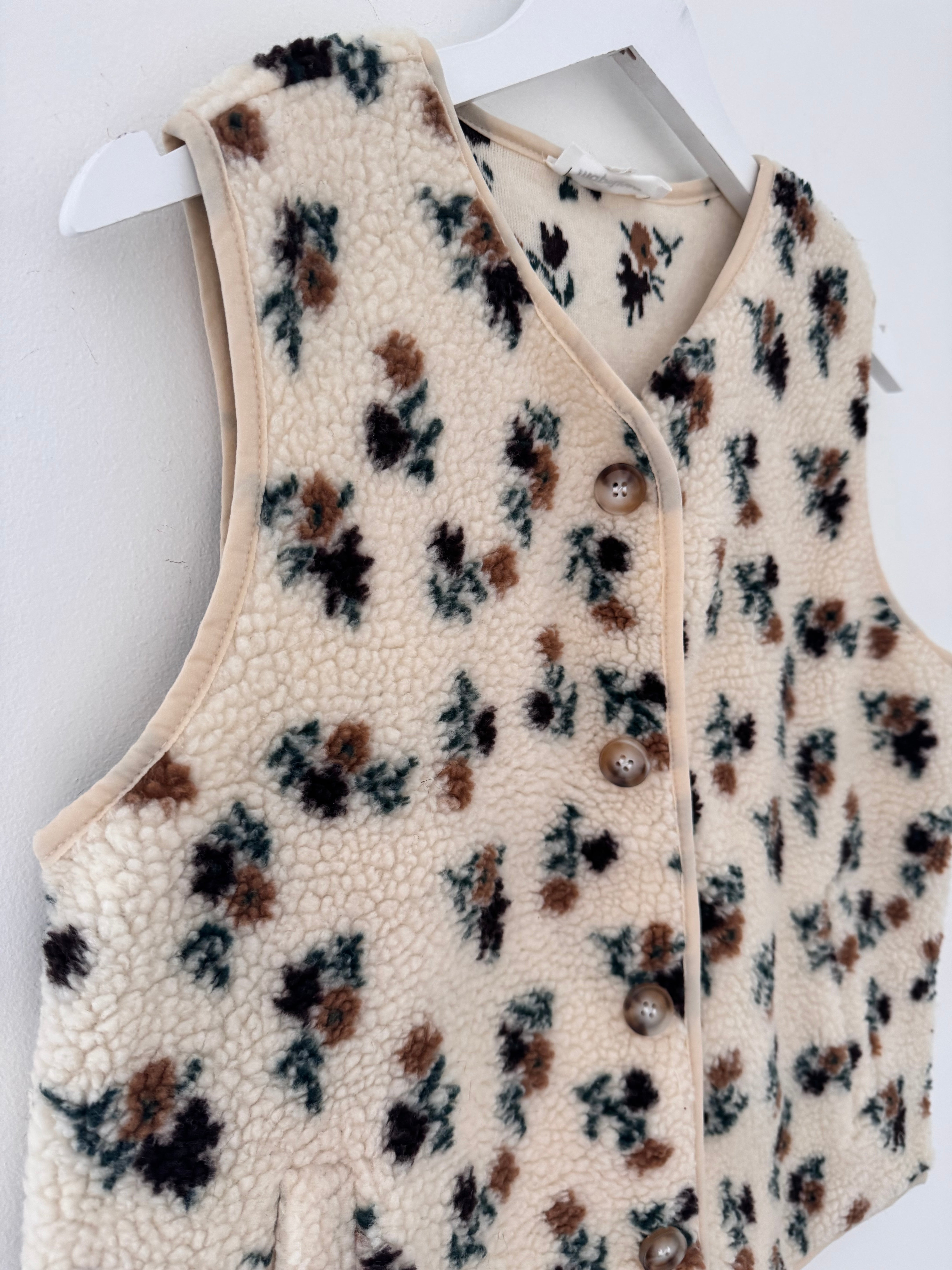 Boucle Gilet with Print in Ecru