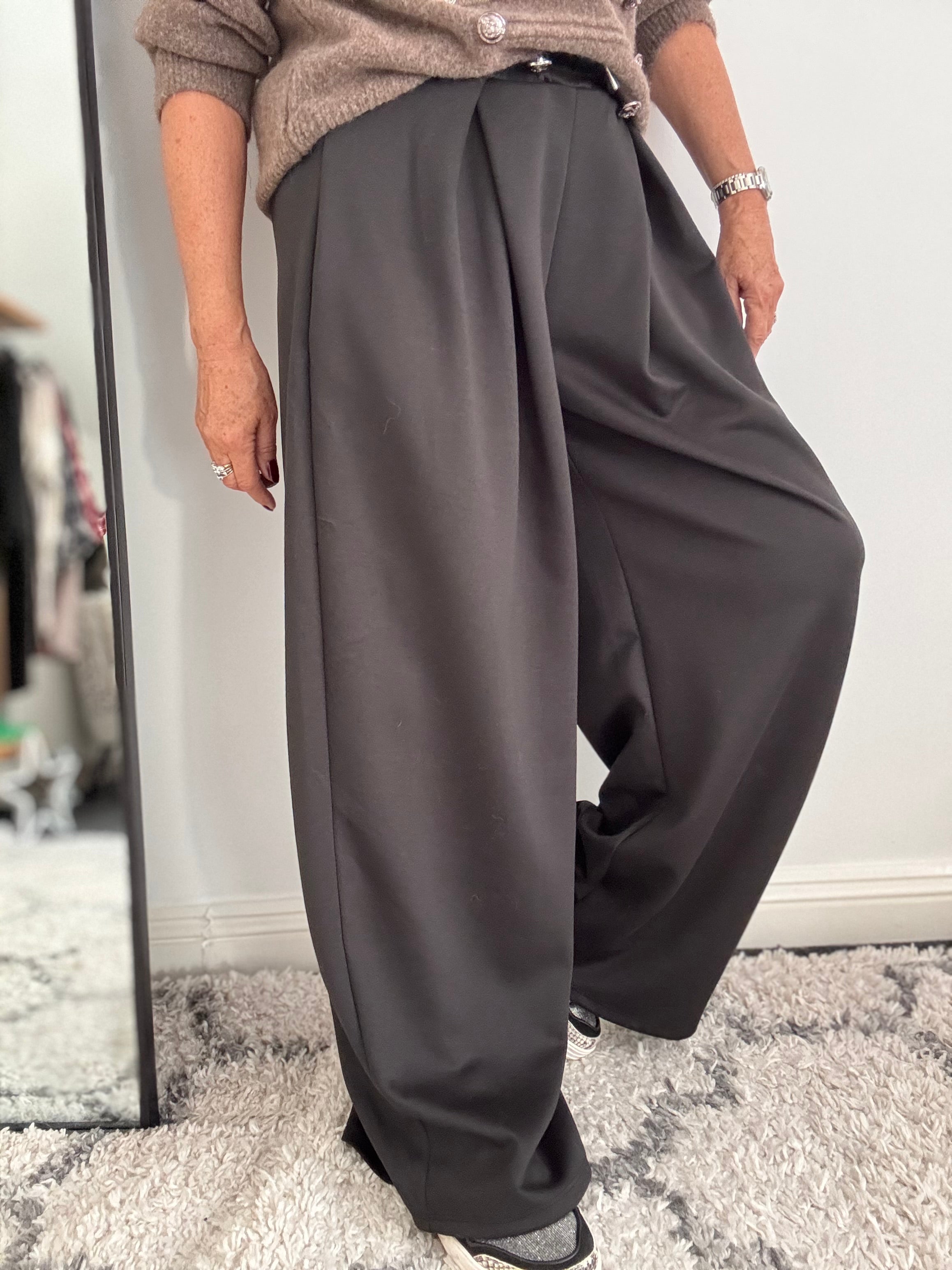 Wide Leg Stretch Trousers in Black