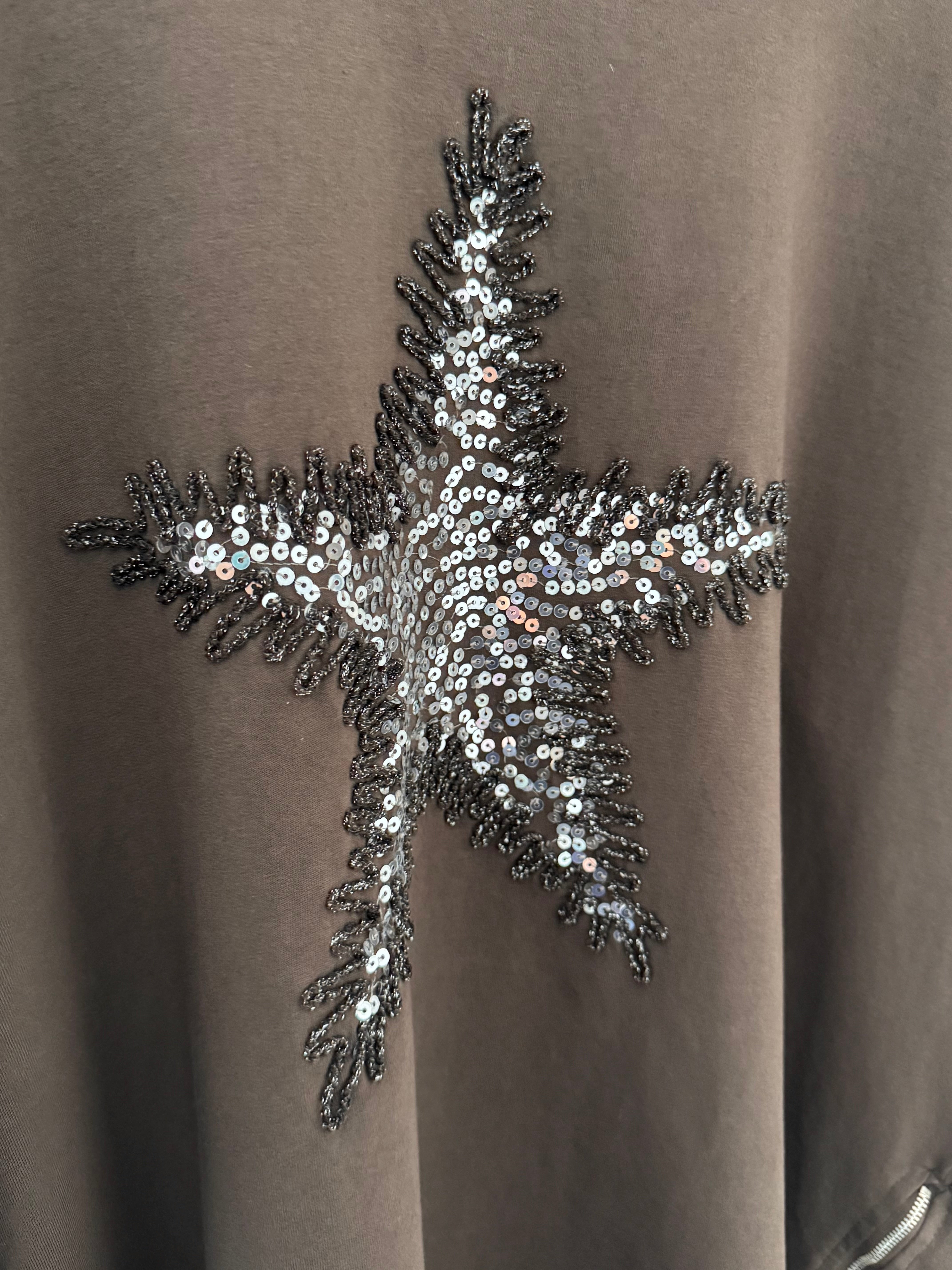 Star Sequin Sweatshirt in Chocolate