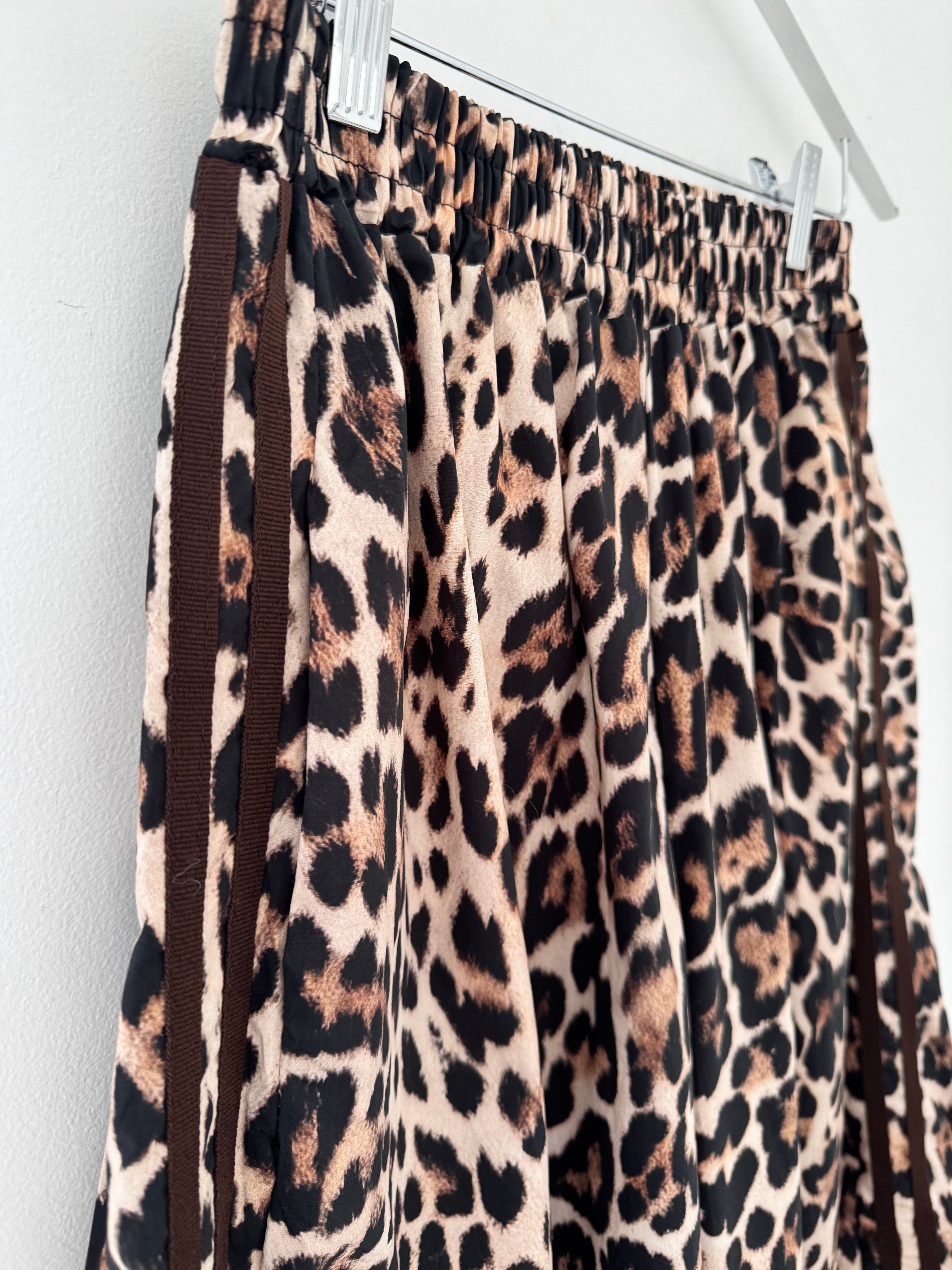 Cotton Barrel Trousers in Leopard