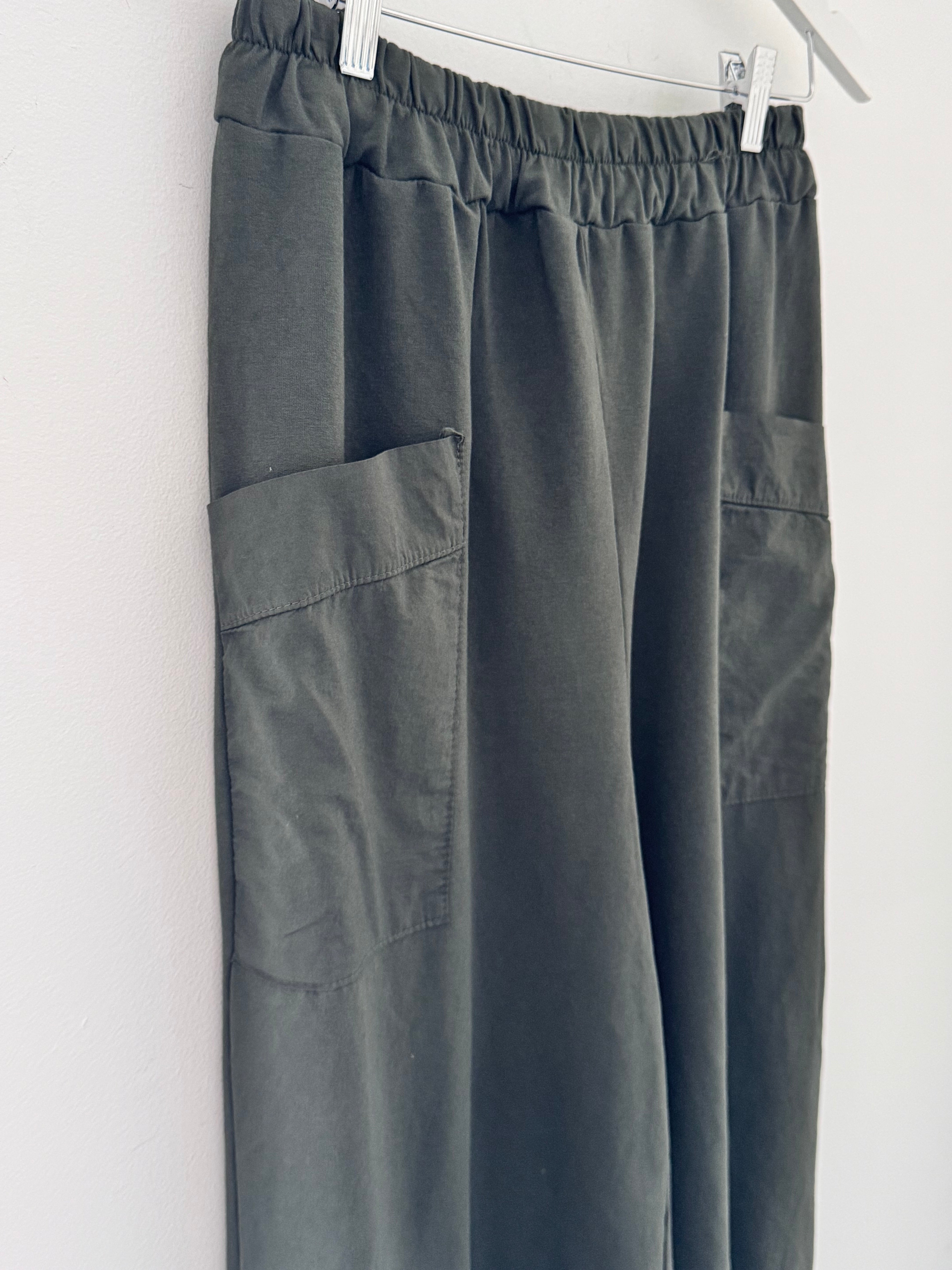 Barrel Shape Cotton Jersey Trousers in Dark Khaki