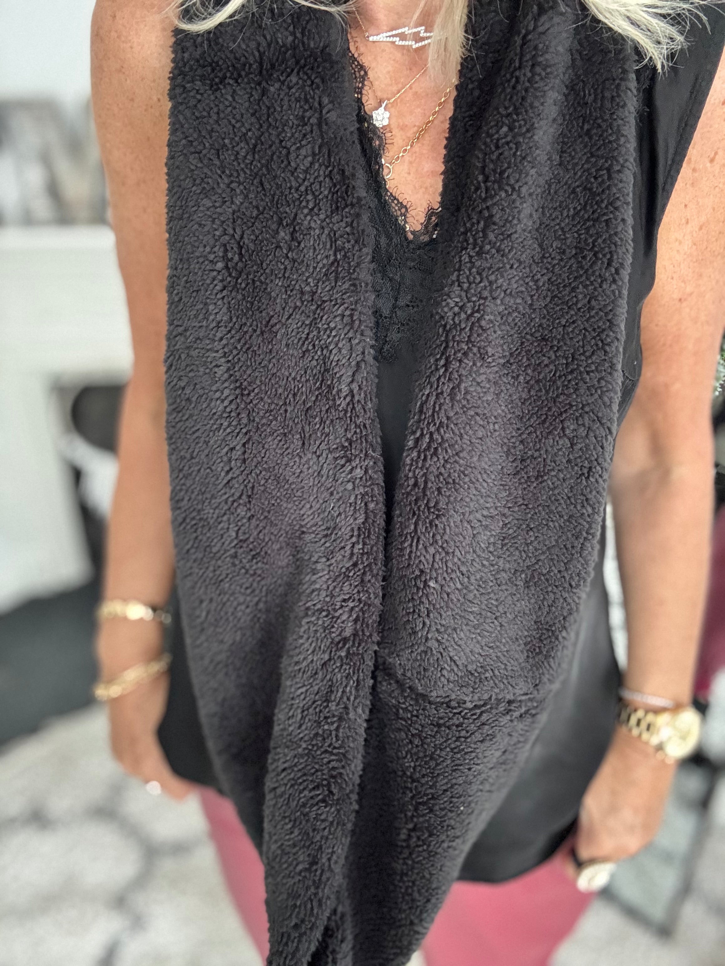 Shimmer & Fur Snood in Black