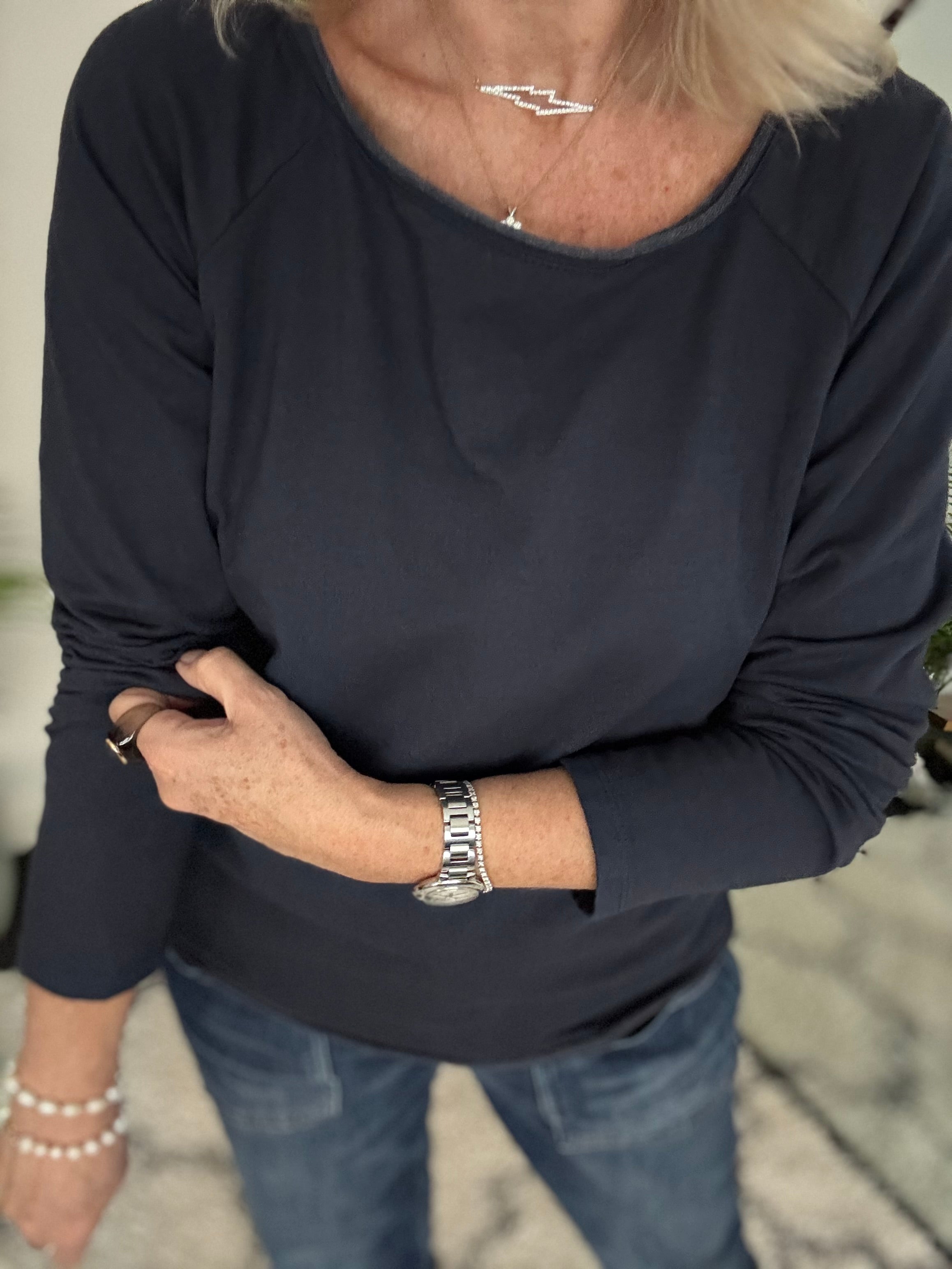 Raglan Roll Edge Sweatshirt in Navy