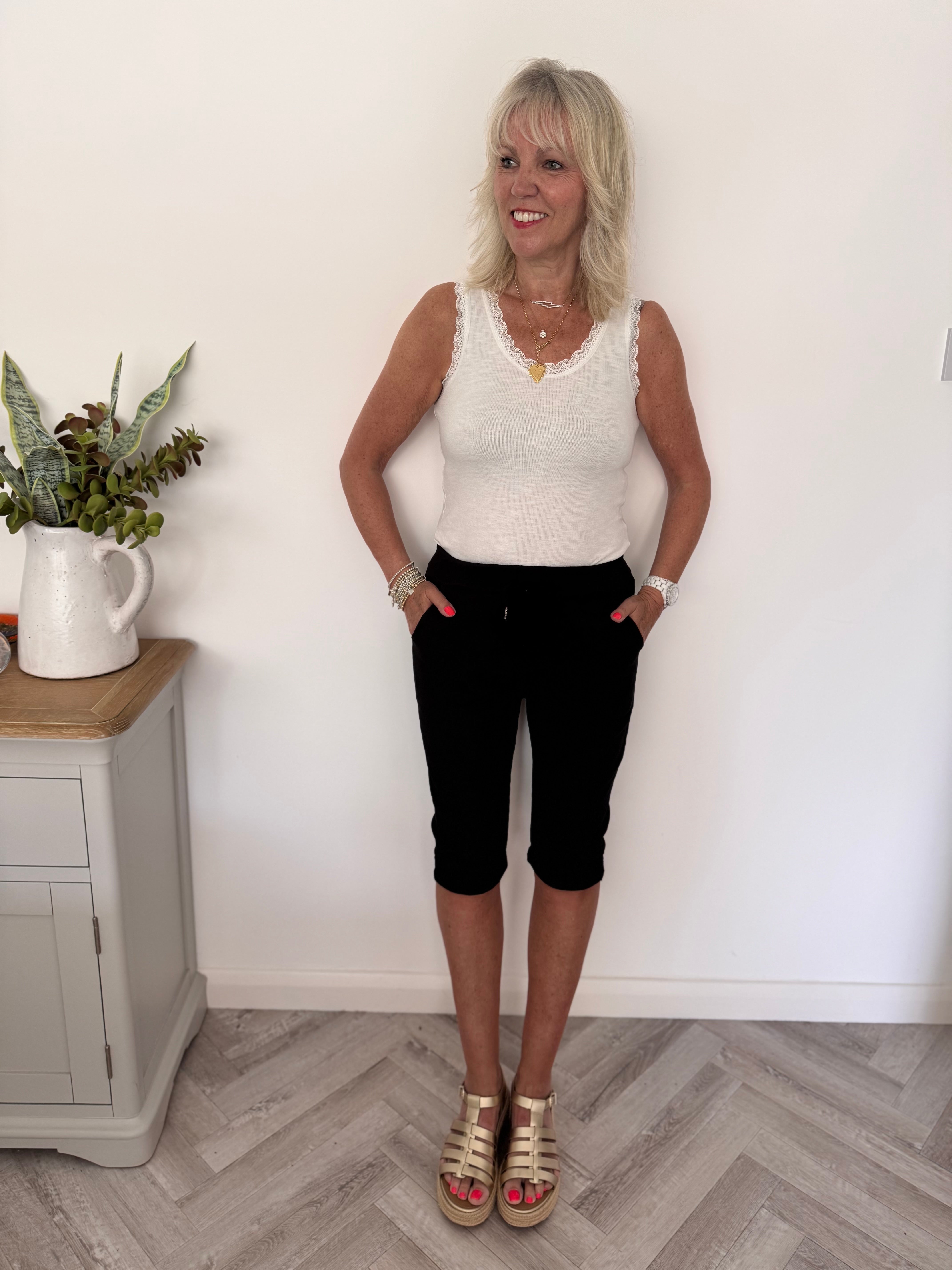 Super Stretch Capri Shorts in Black