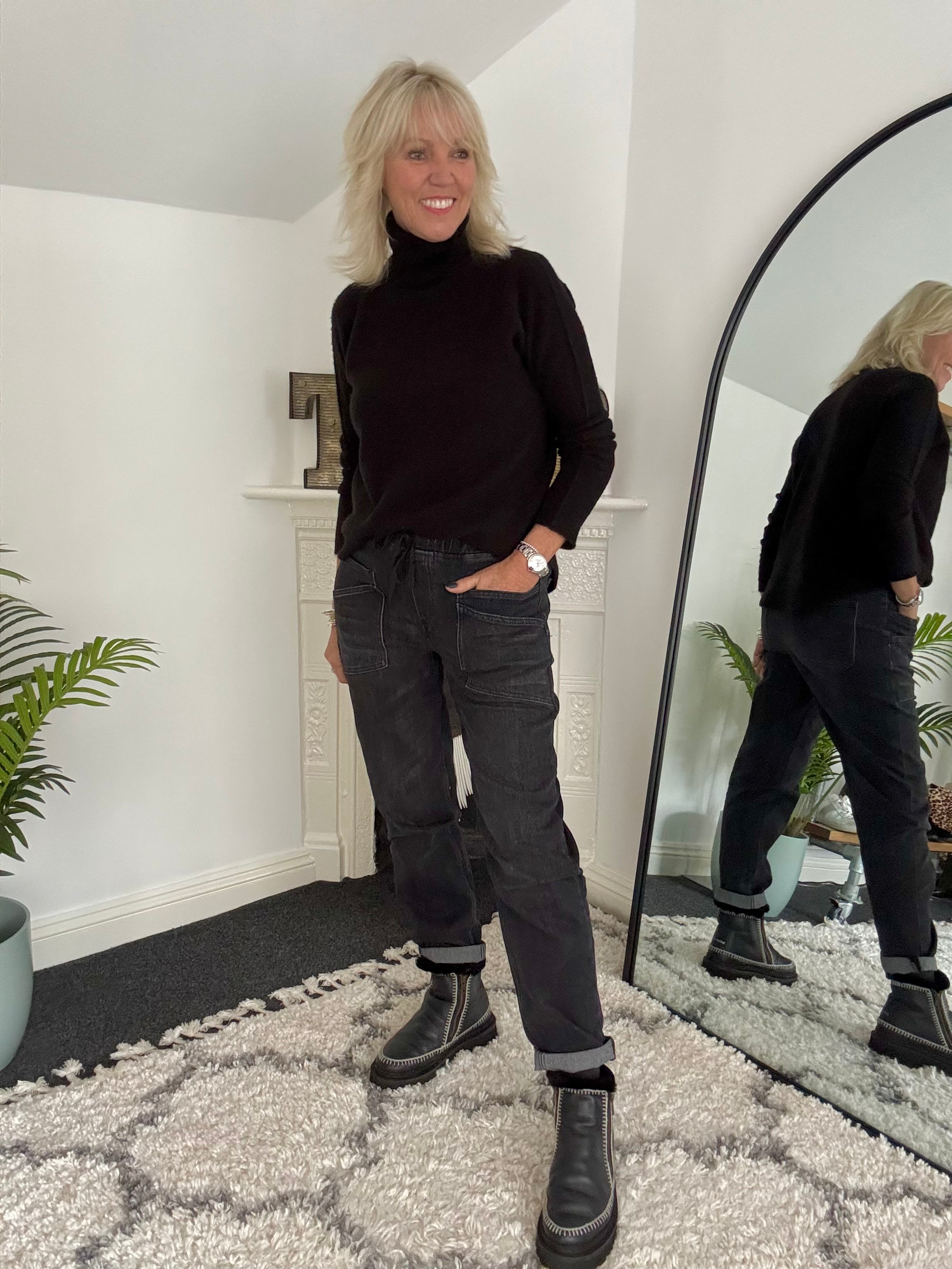 Double Pocket Jean Joggers in Washed Black