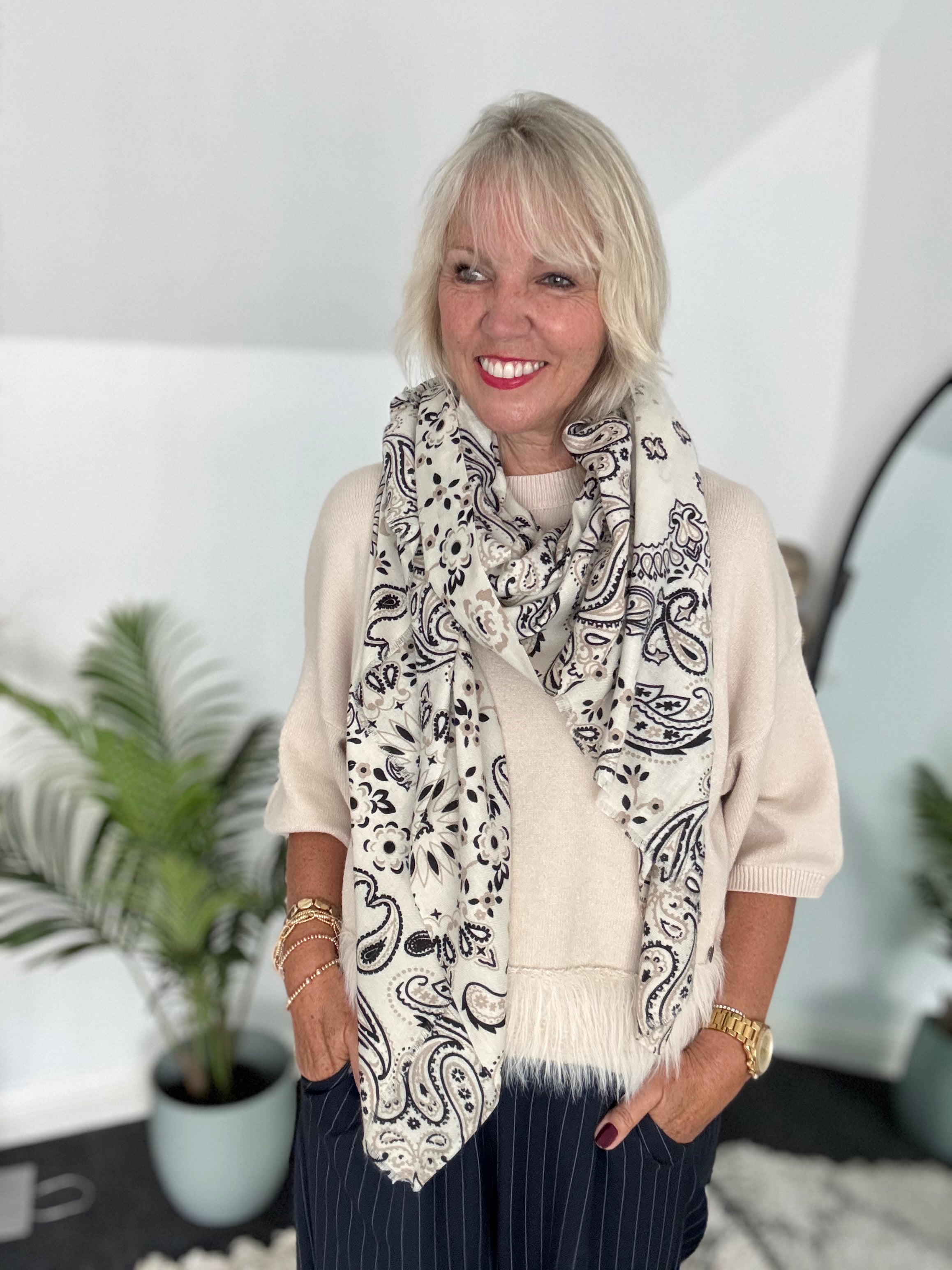 Cosy Paisley Scarf in Ecru