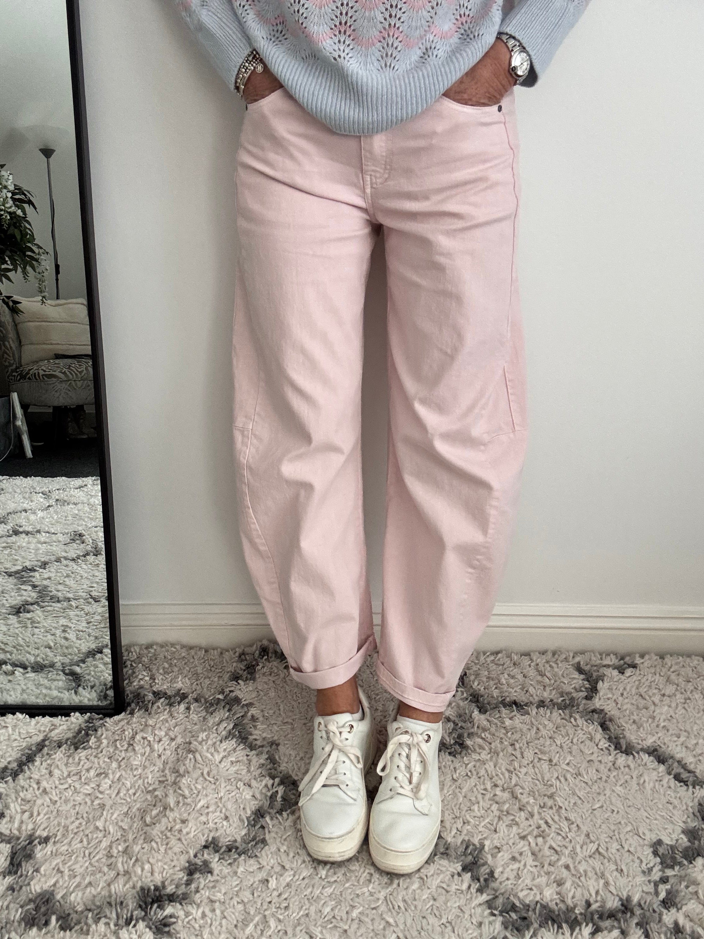 Barrel Leg Jeans in Pink