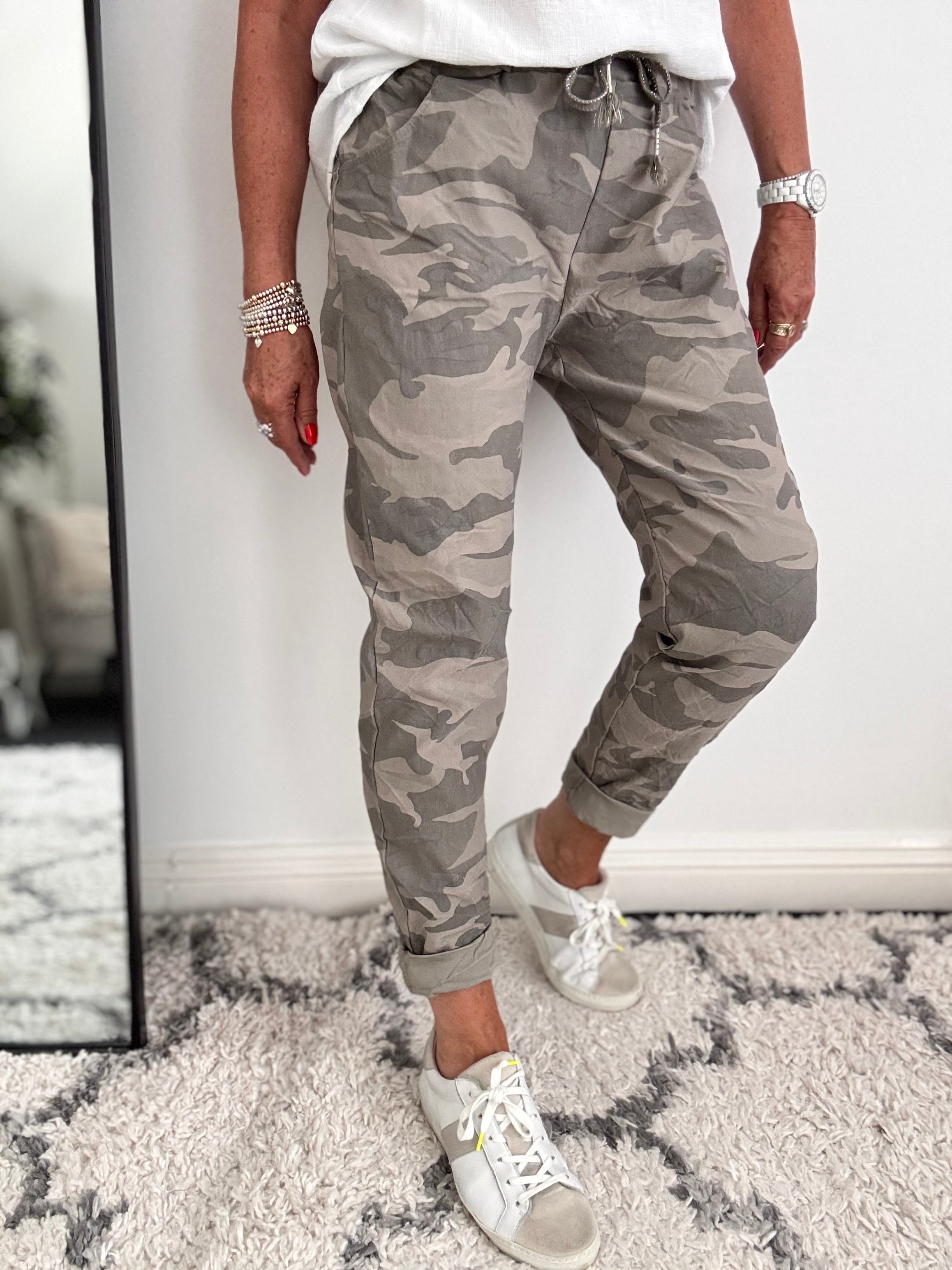 Super Stretch Joggers in Mocha Camo
