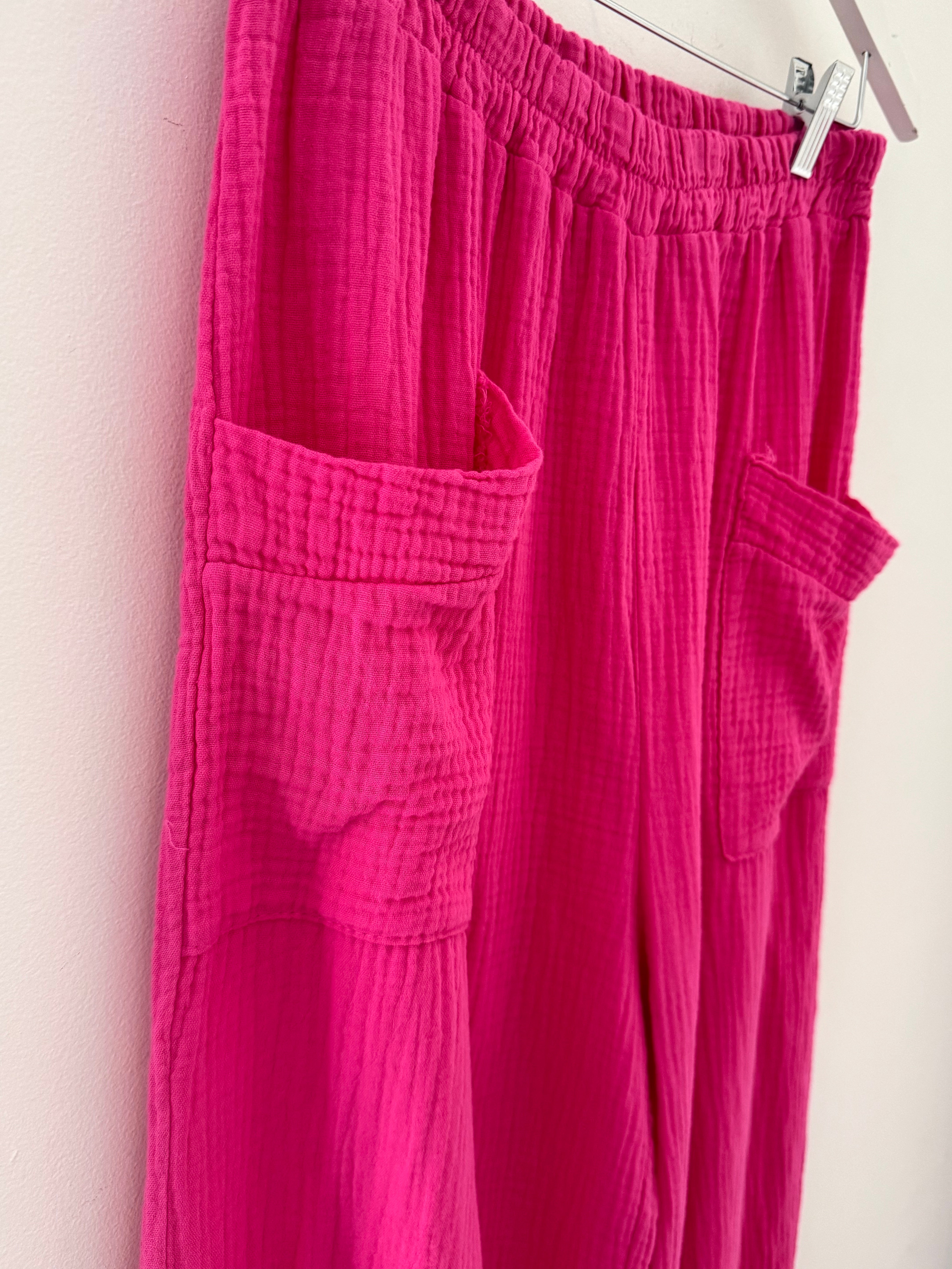 Cheesecloth Trousers in Fuchsia