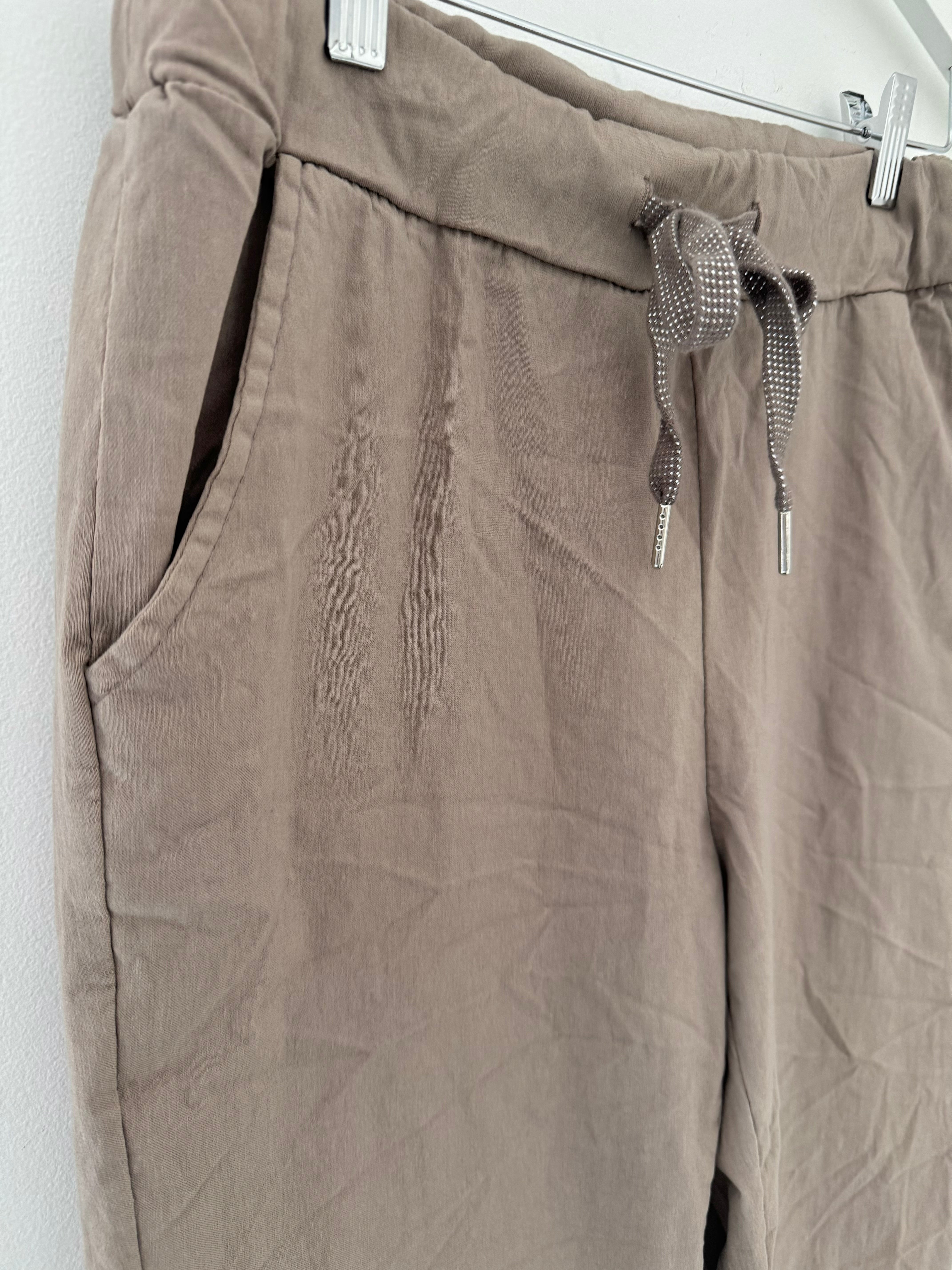 Super Stretch Joggers in Mocha