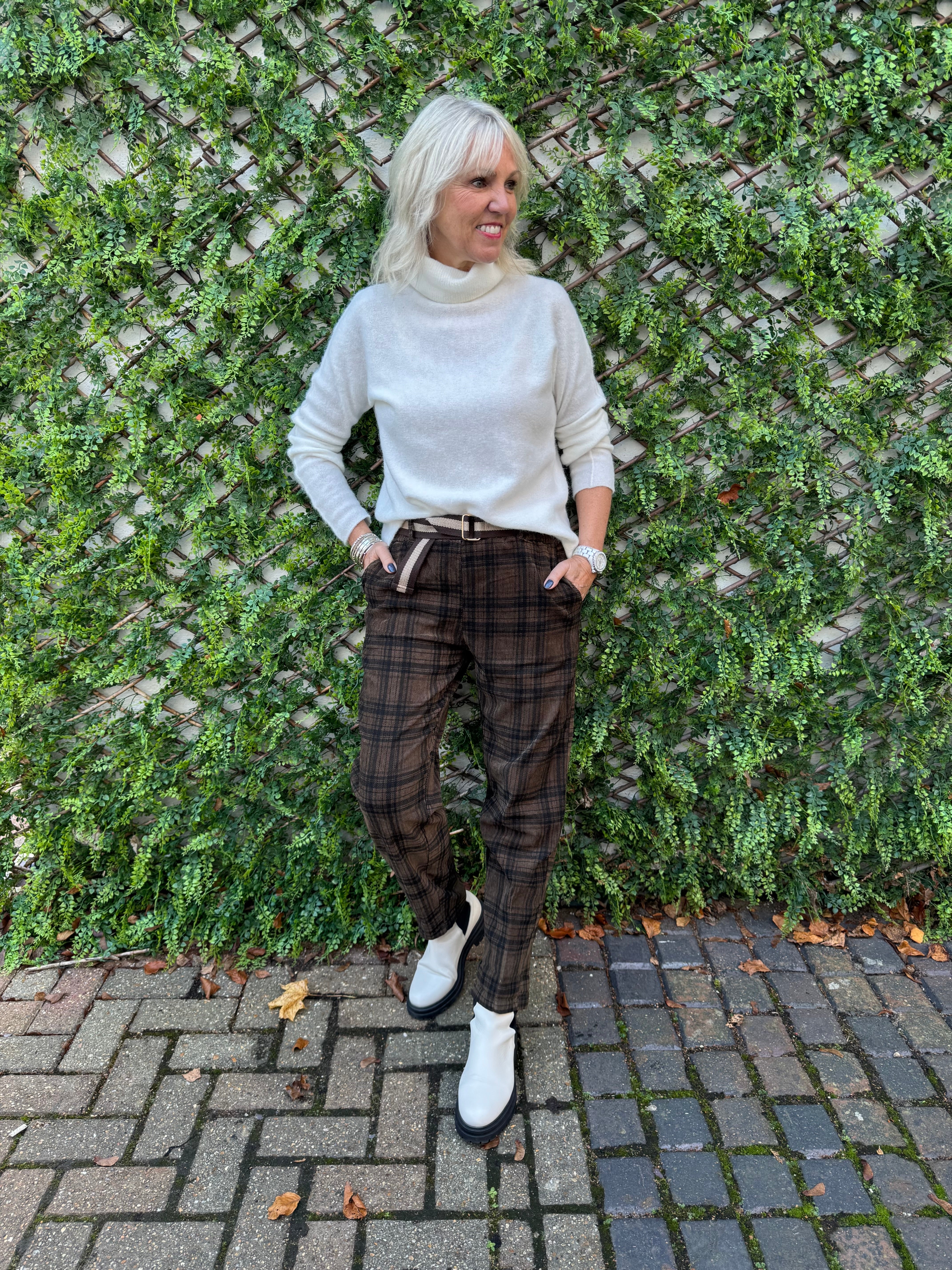 Fine Cord Check Trousers in Chocolate